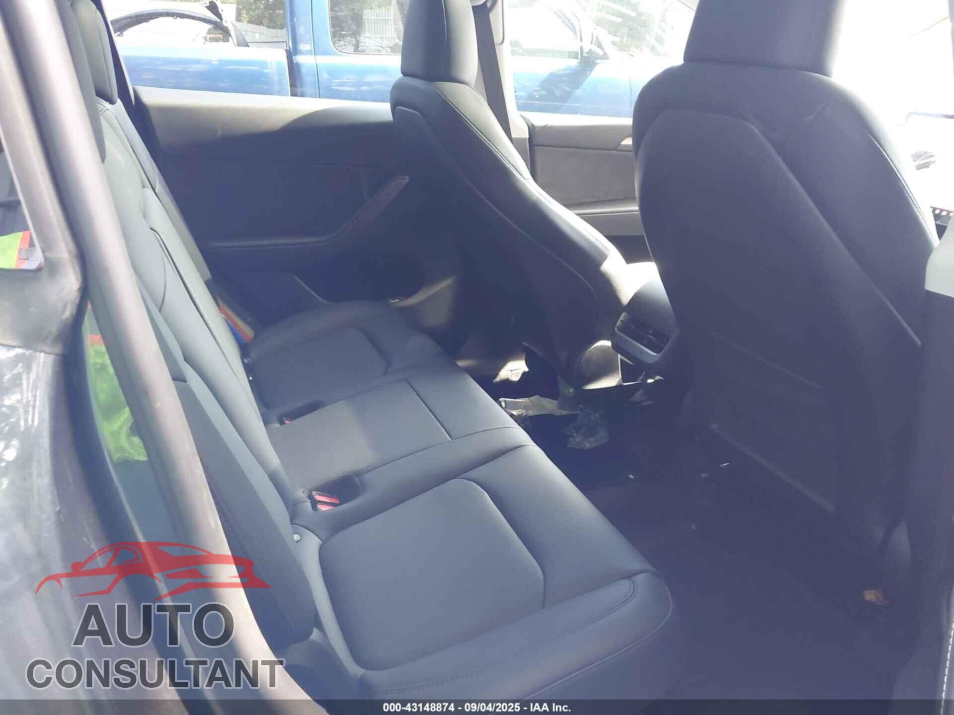 TESLA MODEL Y 2024 - 7SAYGDEE9RA242536