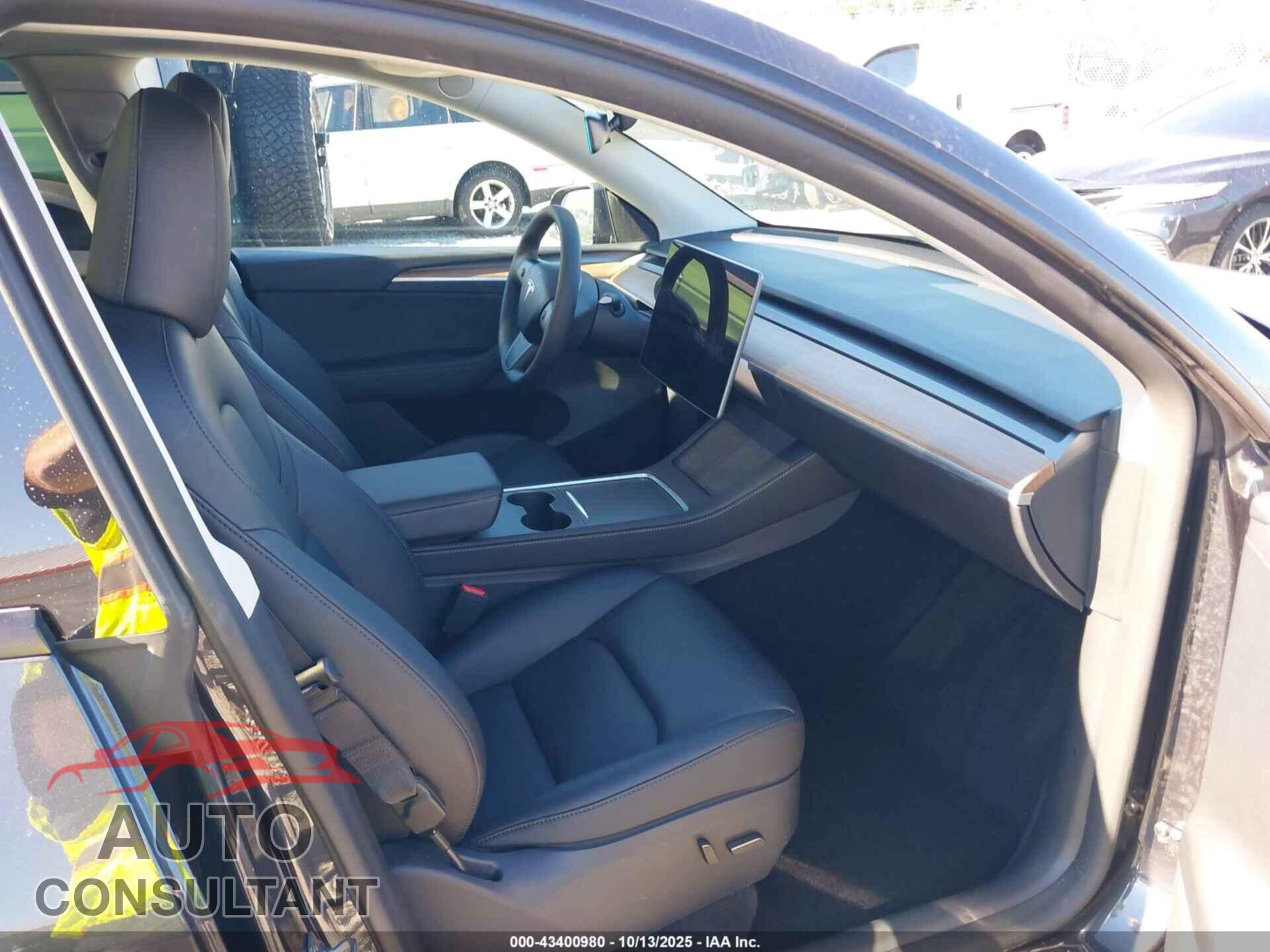 TESLA MODEL Y 2025 - 7SAYGDED1SF309145