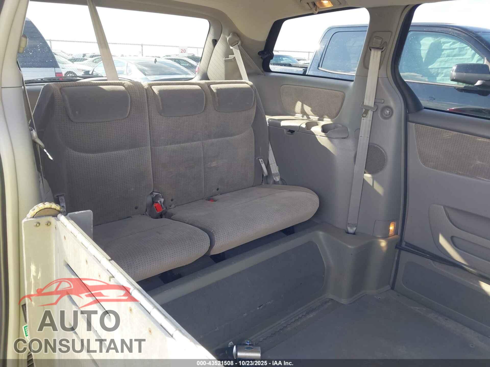 TOYOTA SIENNA 2010 - 5TDKK4CC9AS333473