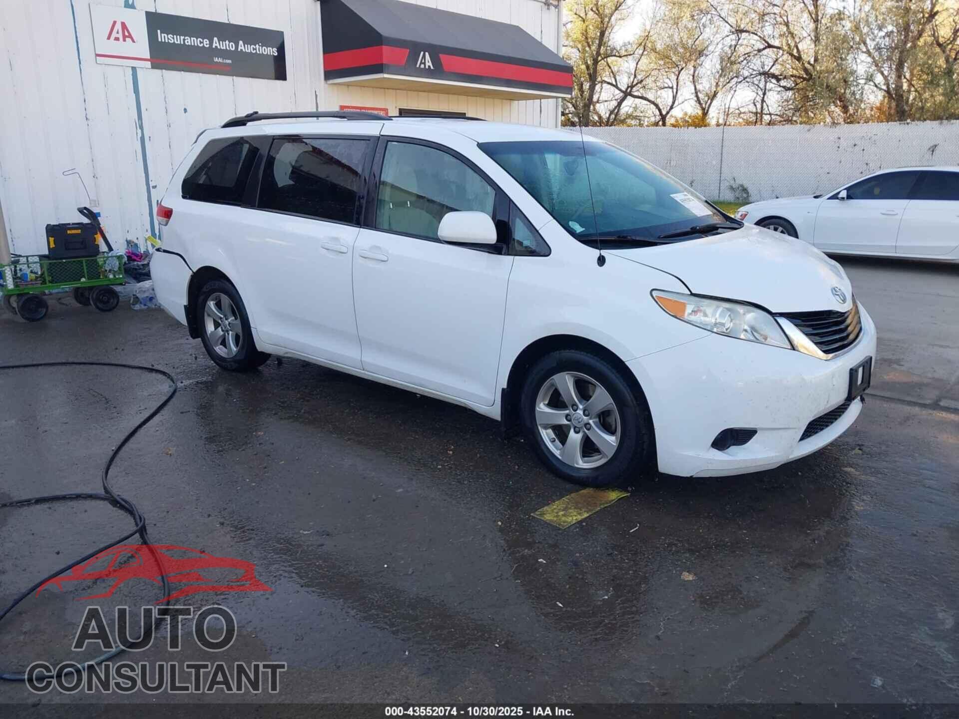 TOYOTA SIENNA 2013 - 5TDKK3DC8DS304026