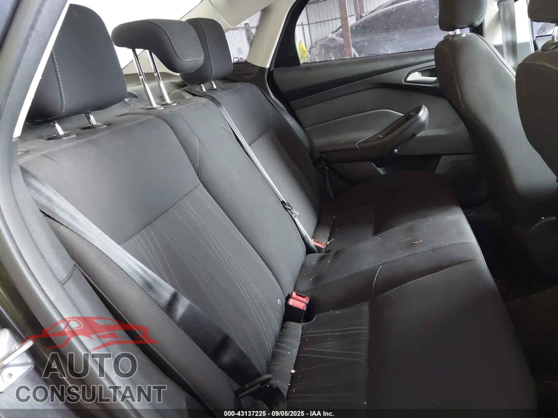 FORD FOCUS 2017 - 1FADP3F24HL299533