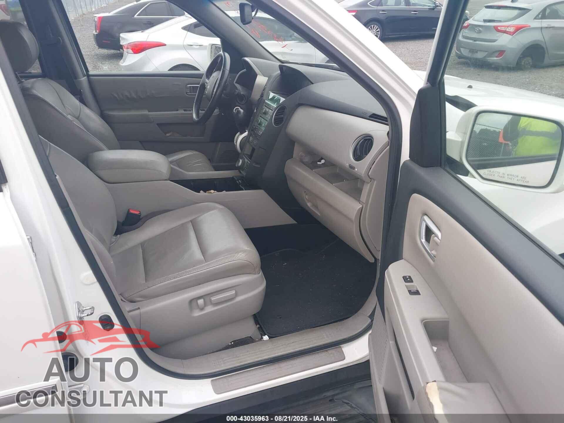 HONDA PILOT 2011 - 5FNYF4H98BB003373