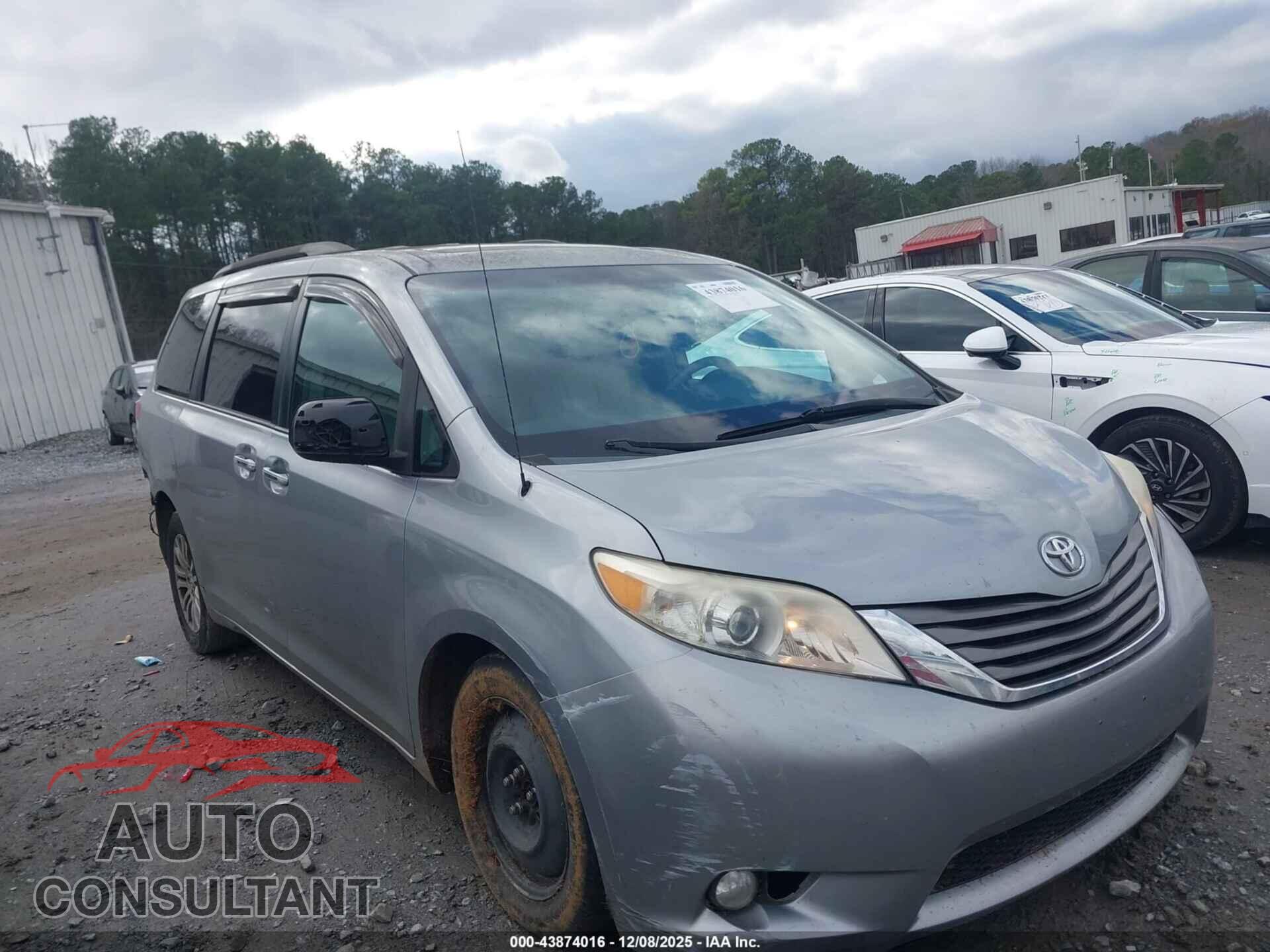 TOYOTA SIENNA 2013 - 5TDYK3DC8DS314677