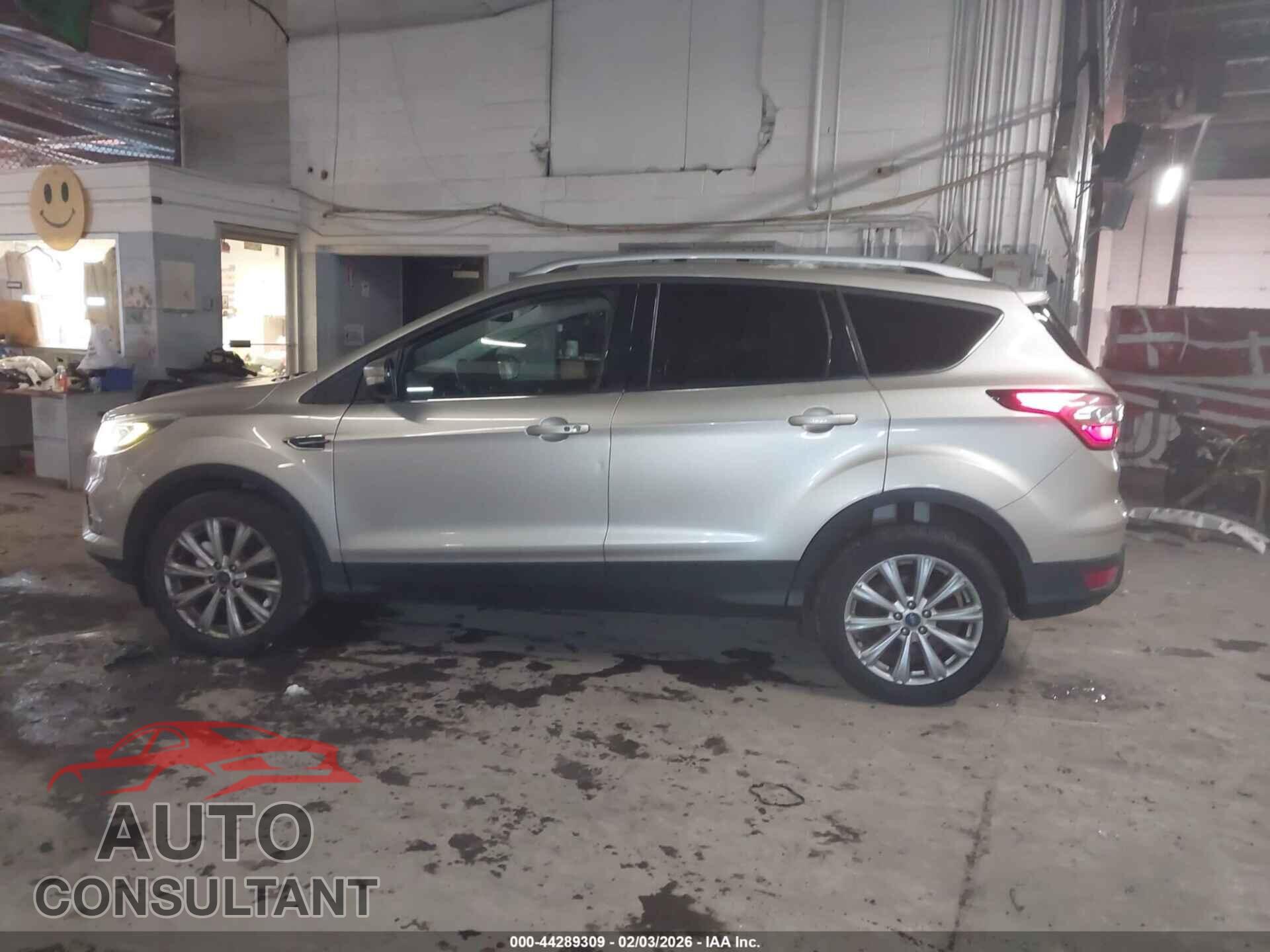 FORD ESCAPE 2017 - 1FMCU9JD9HUC41370