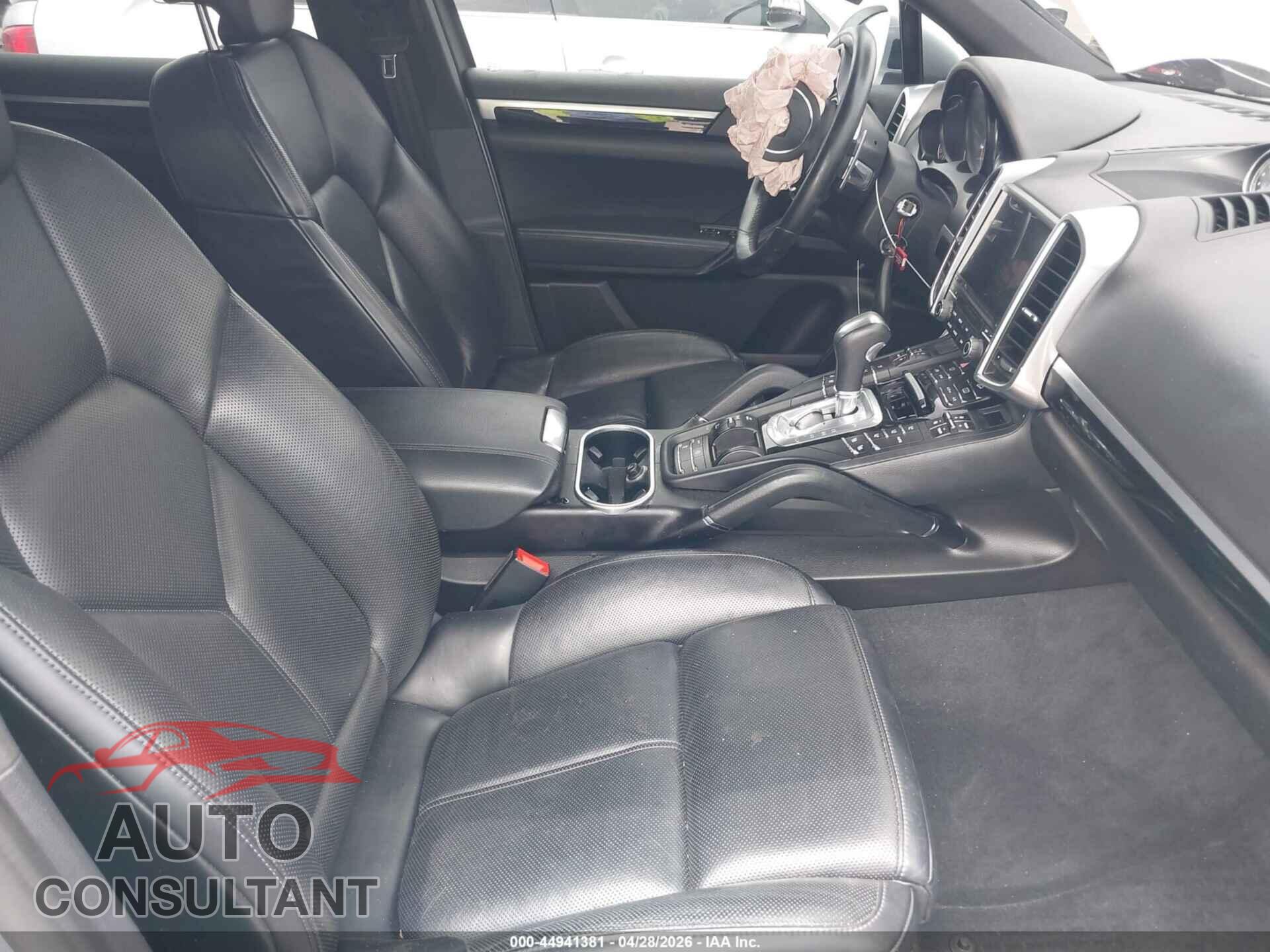 PORSCHE CAYENNE 2018 - WP1AA2A23JKA01788