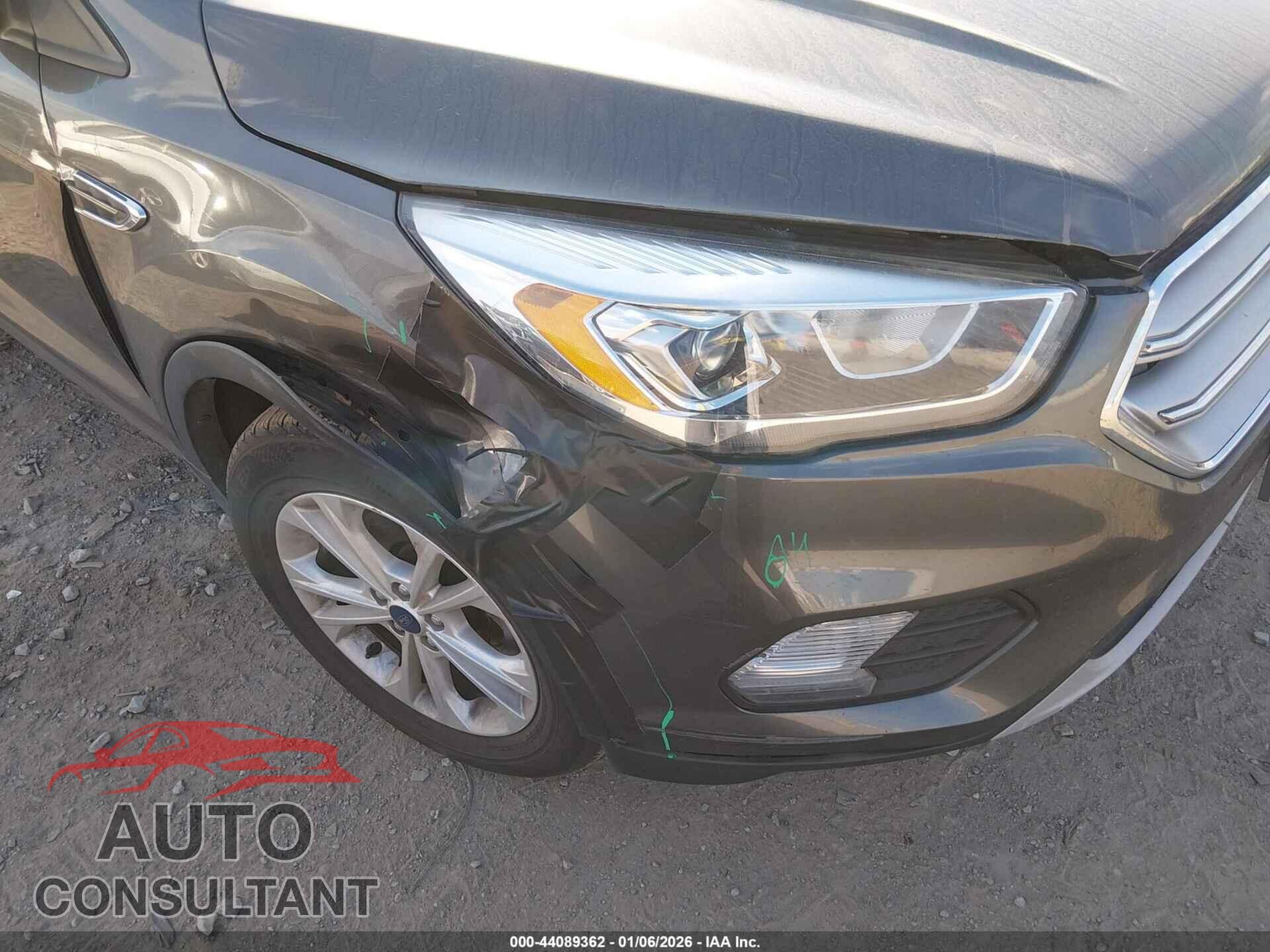 FORD ESCAPE 2017 - 1FMCU0GD2HUB98705