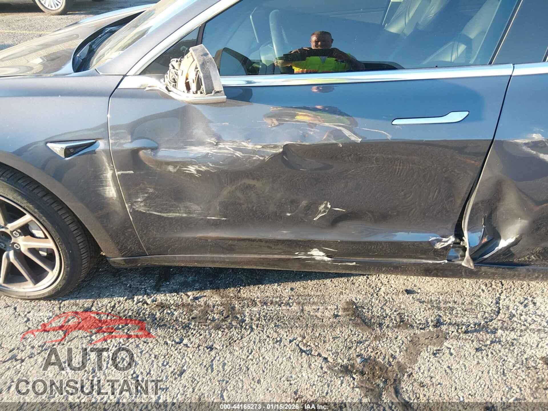 TESLA MODEL 3 2018 - 5YJ3E1EA8JF102087