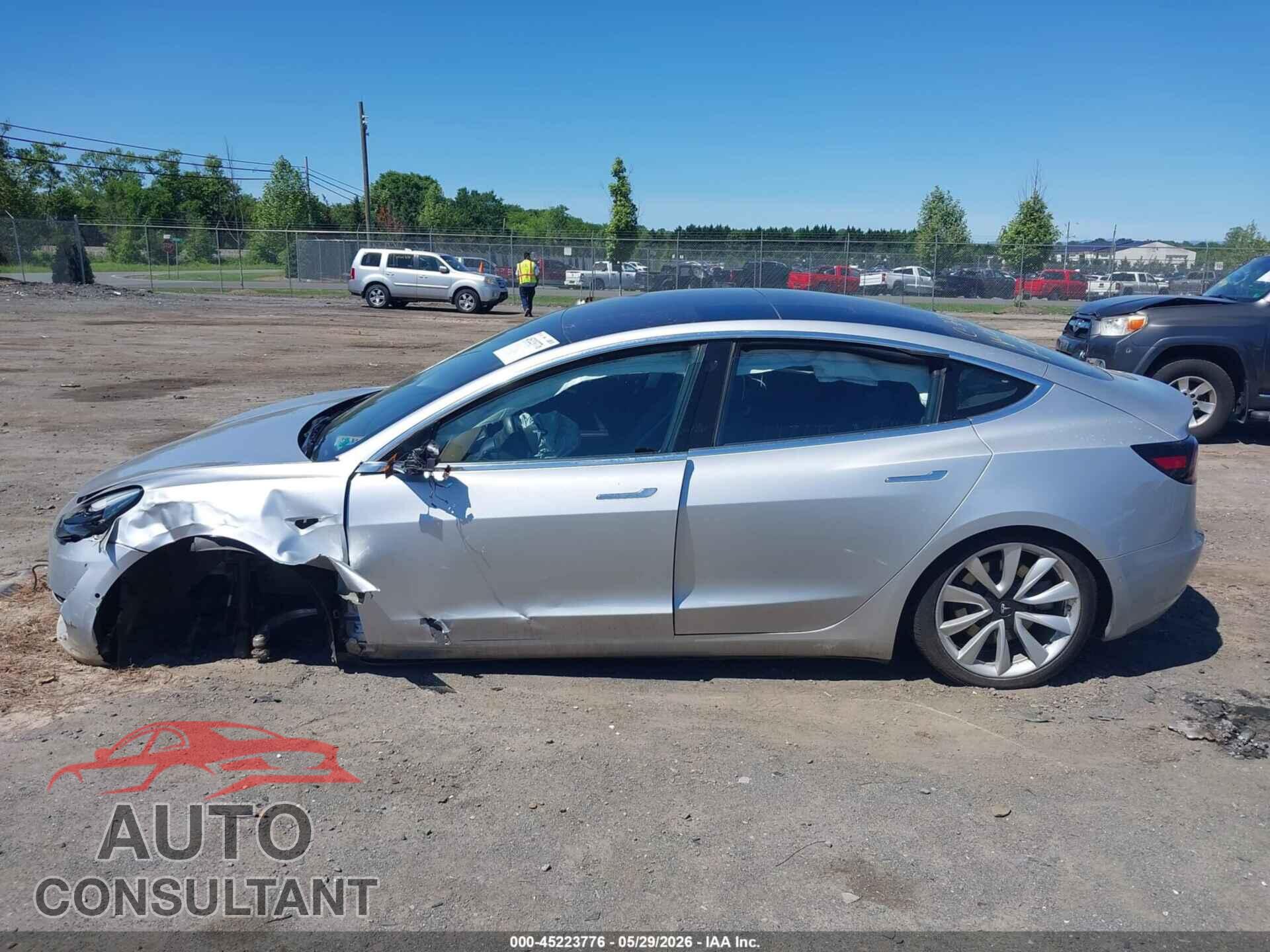 TESLA MODEL 3 2018 - 5YJ3E1EA8JF031117