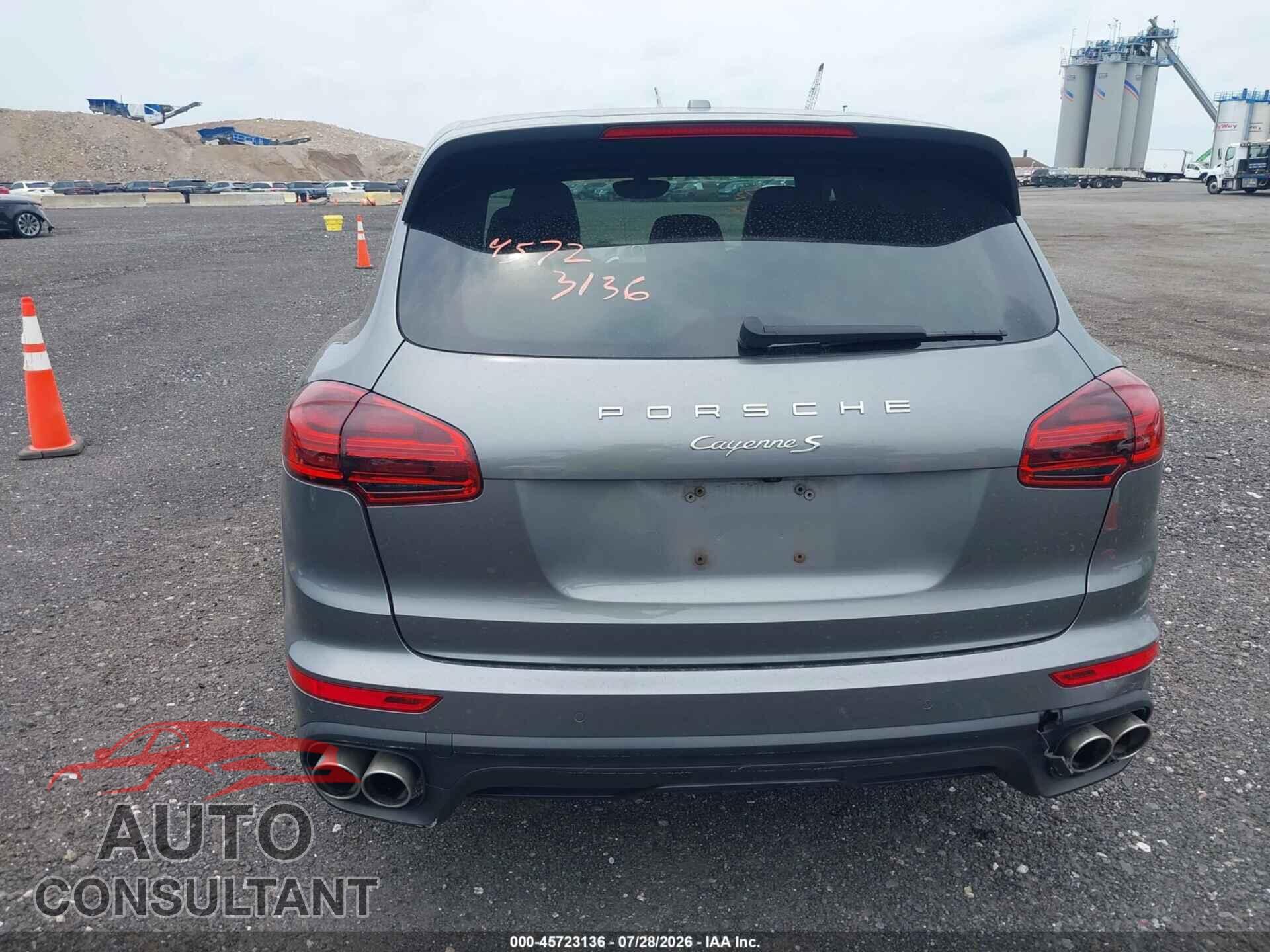 PORSCHE CAYENNE 2017 - WP1AB2A29HLA50205