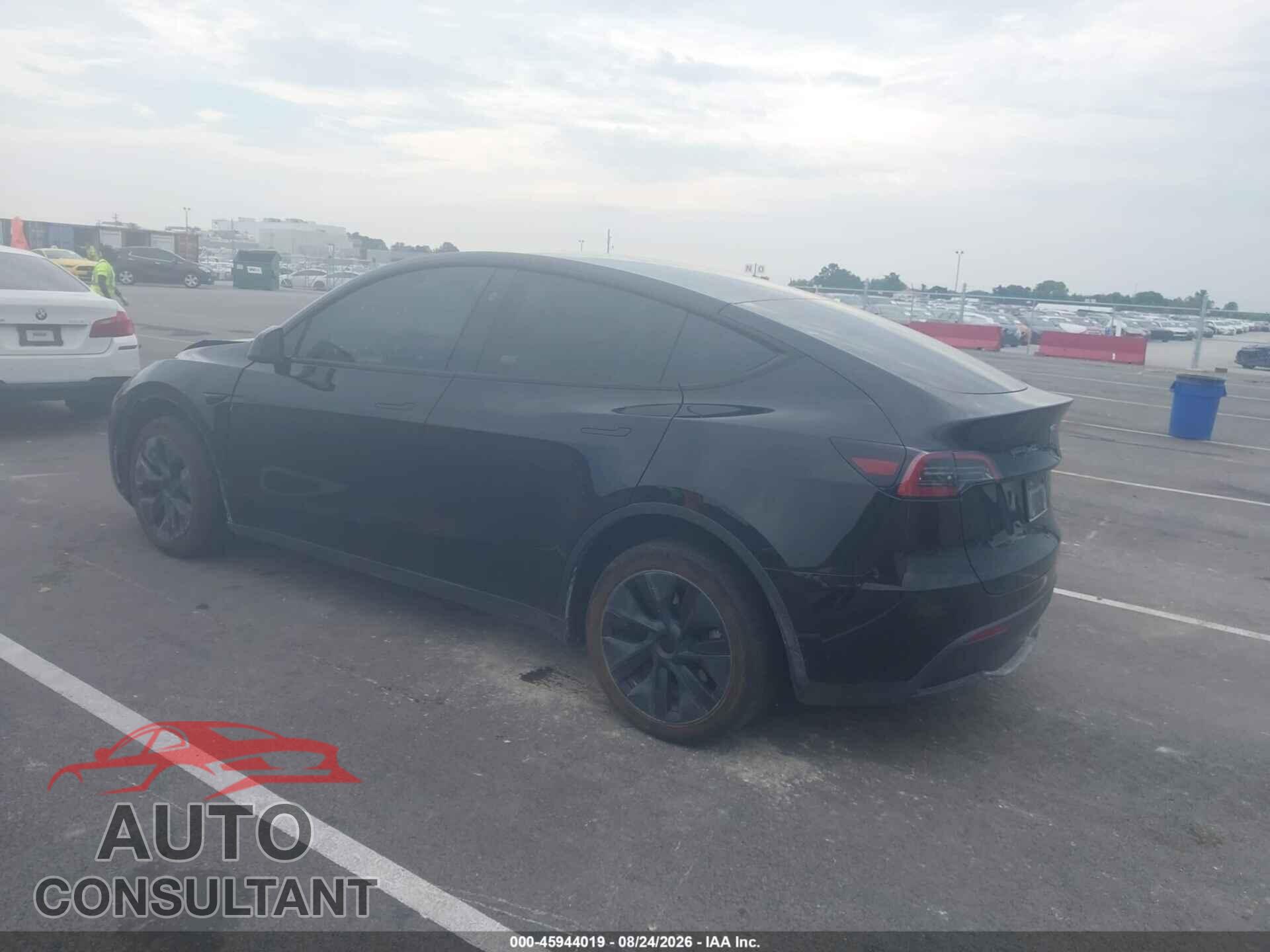 TESLA MODEL Y 2025 - 7SAYGDEE2SF222637