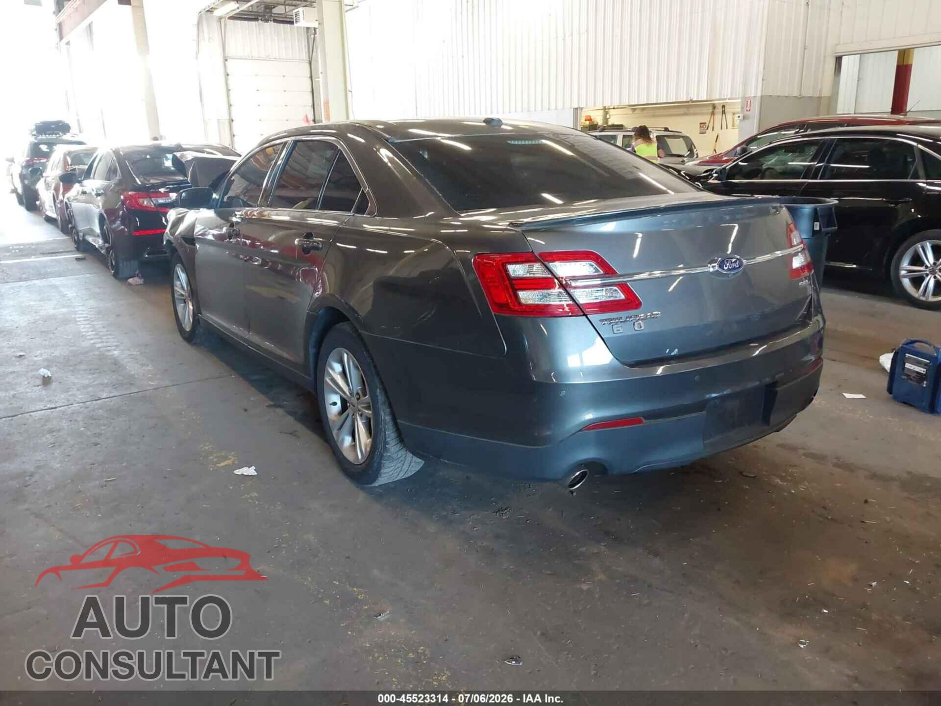 FORD TAURUS 2015 - 1FAHP2E82FG100695