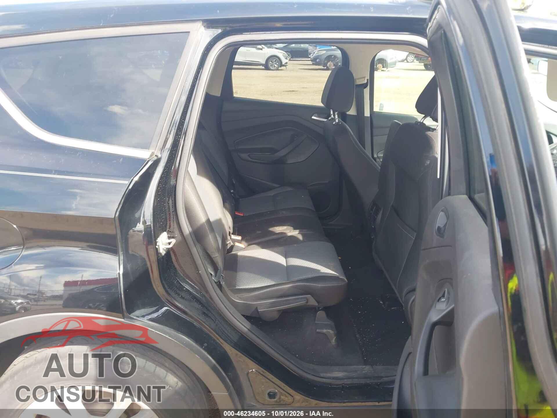 FORD ESCAPE 2017 - 1FMCU0GD8HUF01664
