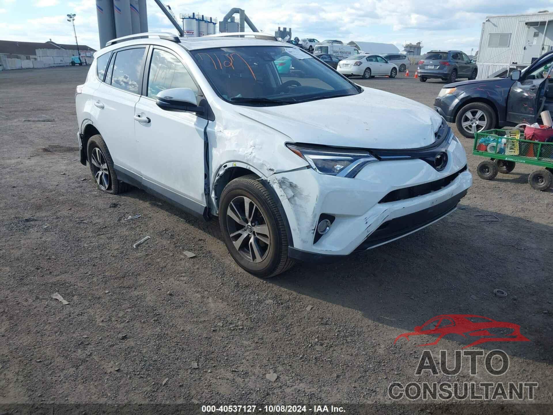 TOYOTA RAV4 2017 - JTMDFREV6HJ159717