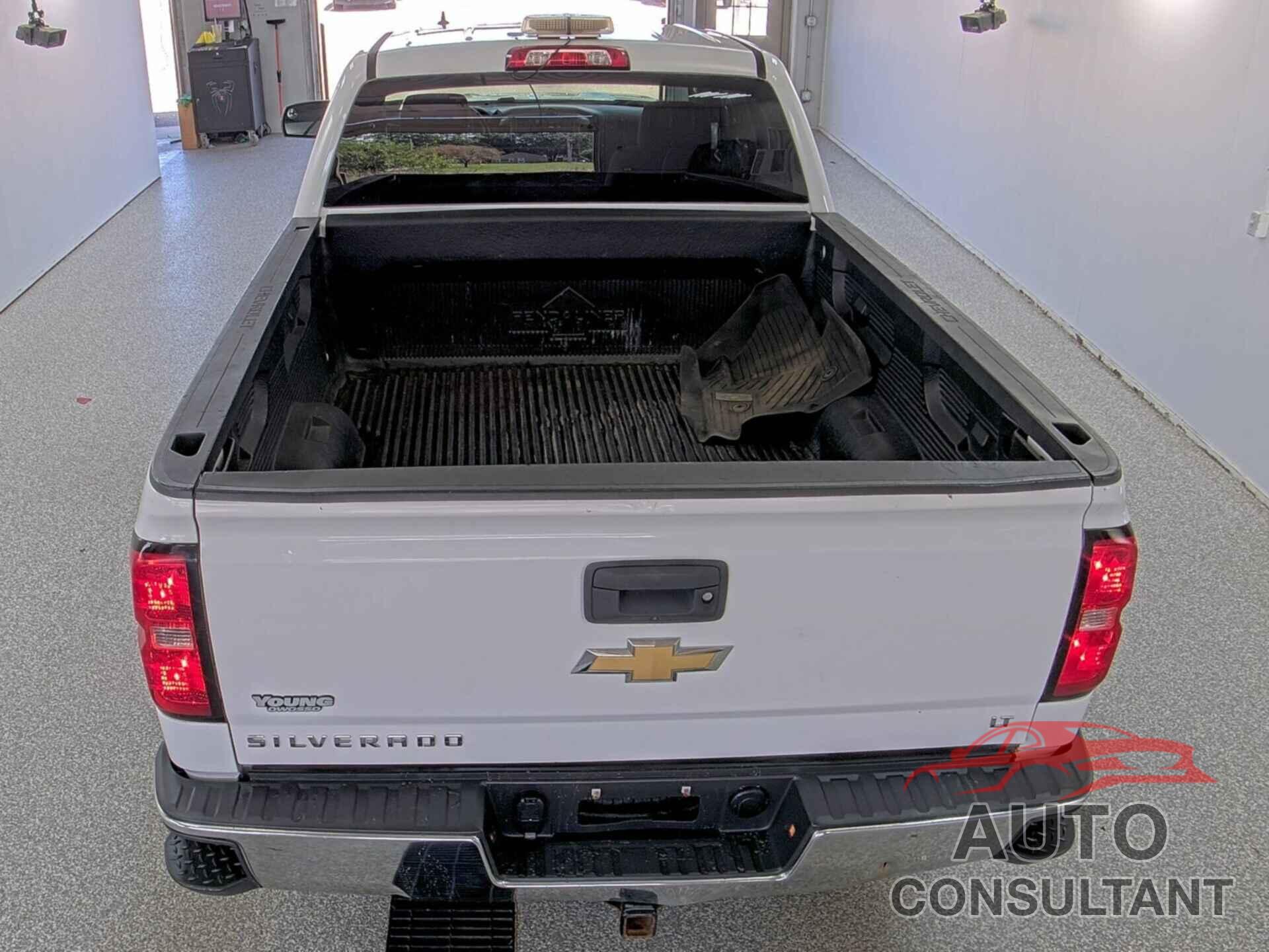 CHEVROLET SILVERADO 1500 2018 - 1GCVKREC2JZ162054