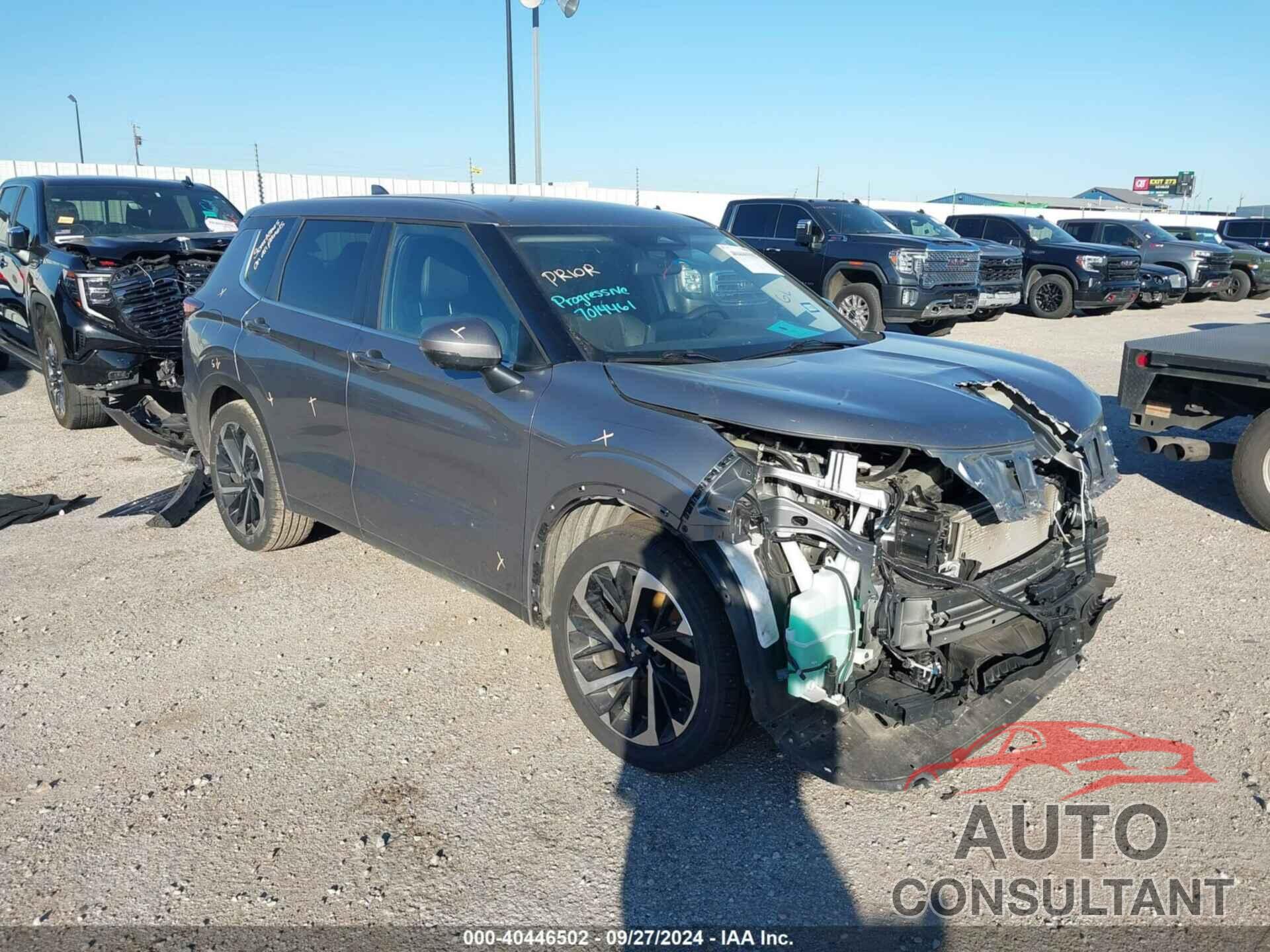 MITSUBISHI OUTLANDER 2023 - JA4J3UA82PZ023092