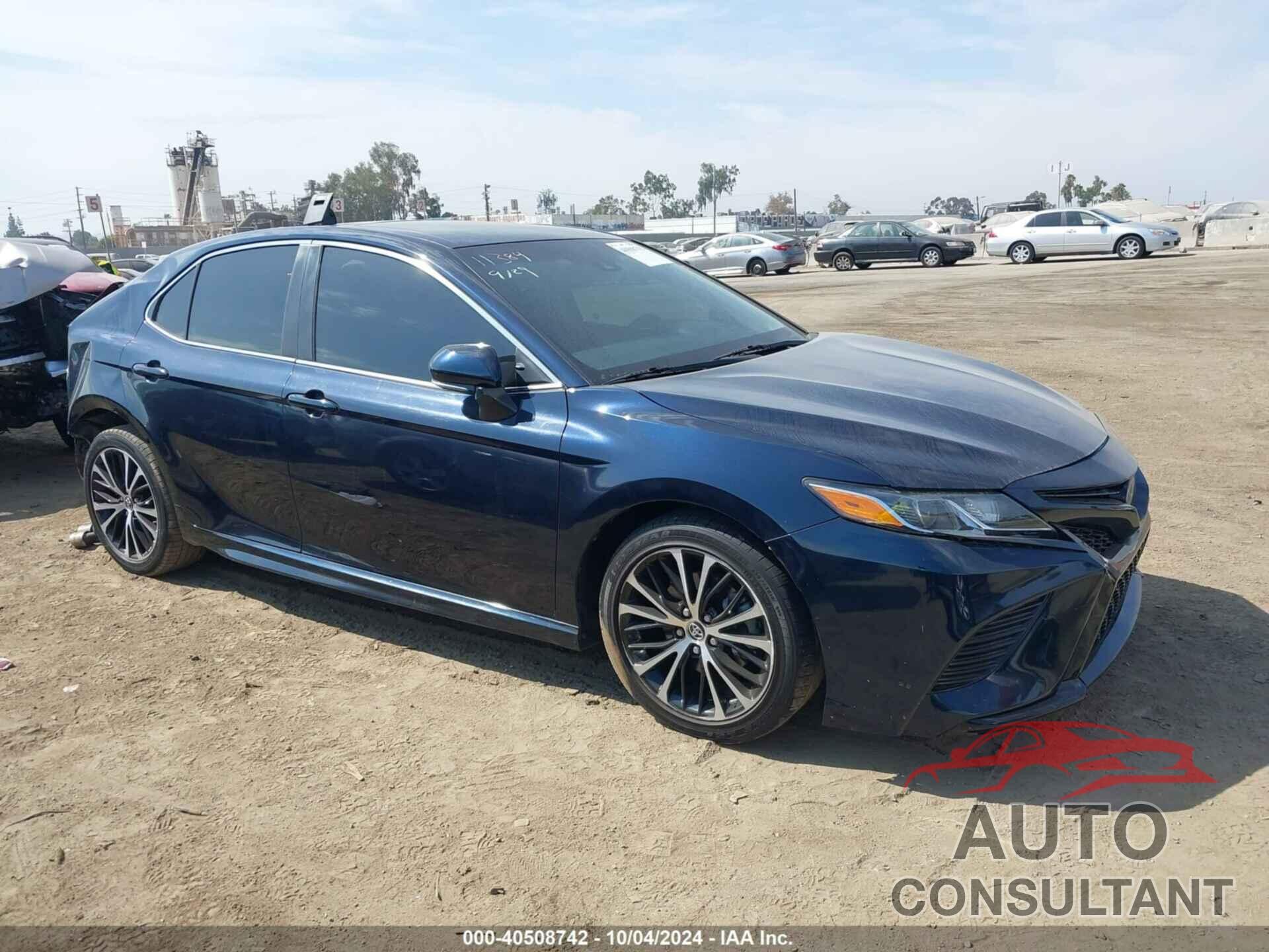 TOYOTA CAMRY 2018 - 4T1B11HK4JU530639