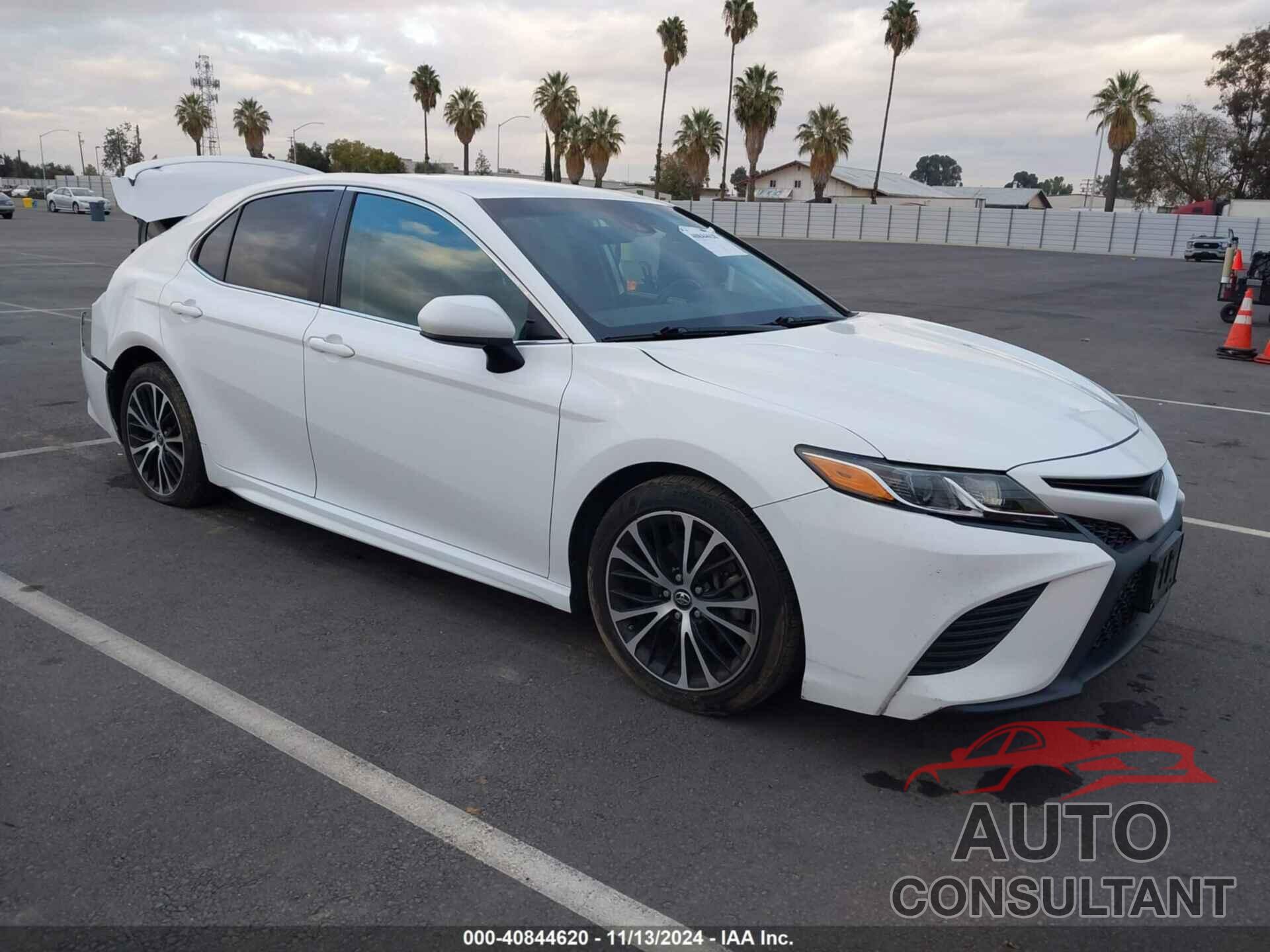TOYOTA CAMRY 2018 - 4T1B11HK9JU580937