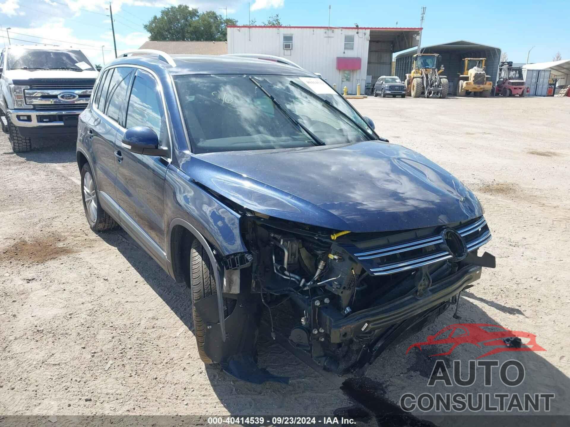 VOLKSWAGEN TIGUAN 2015 - WVGAV7AX8FW562028