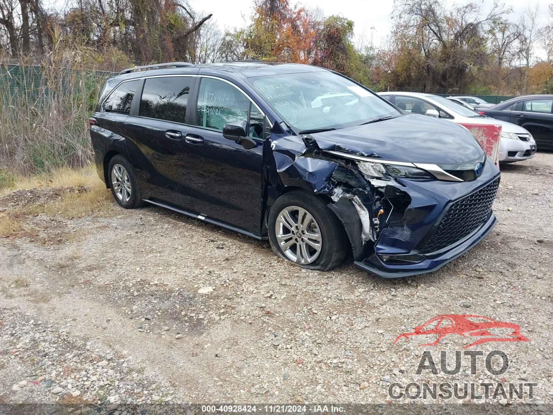 TOYOTA SIENNA 2022 - 5TDXSKFC6NS070628