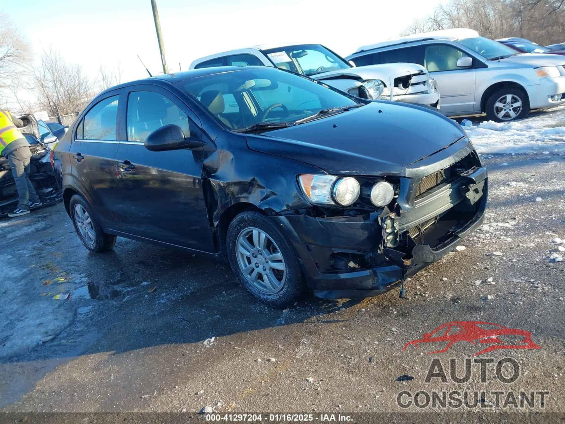 CHEVROLET SONIC 2013 - 1G1JC5SH6D4249910