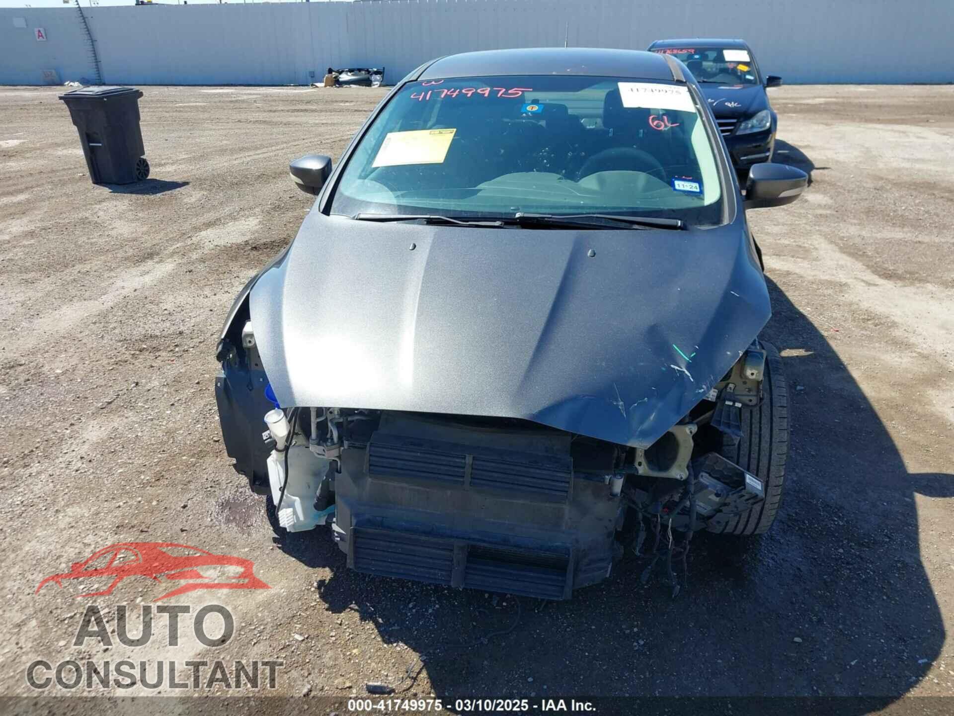 FORD FOCUS 2017 - 1FADP3F23HL202077