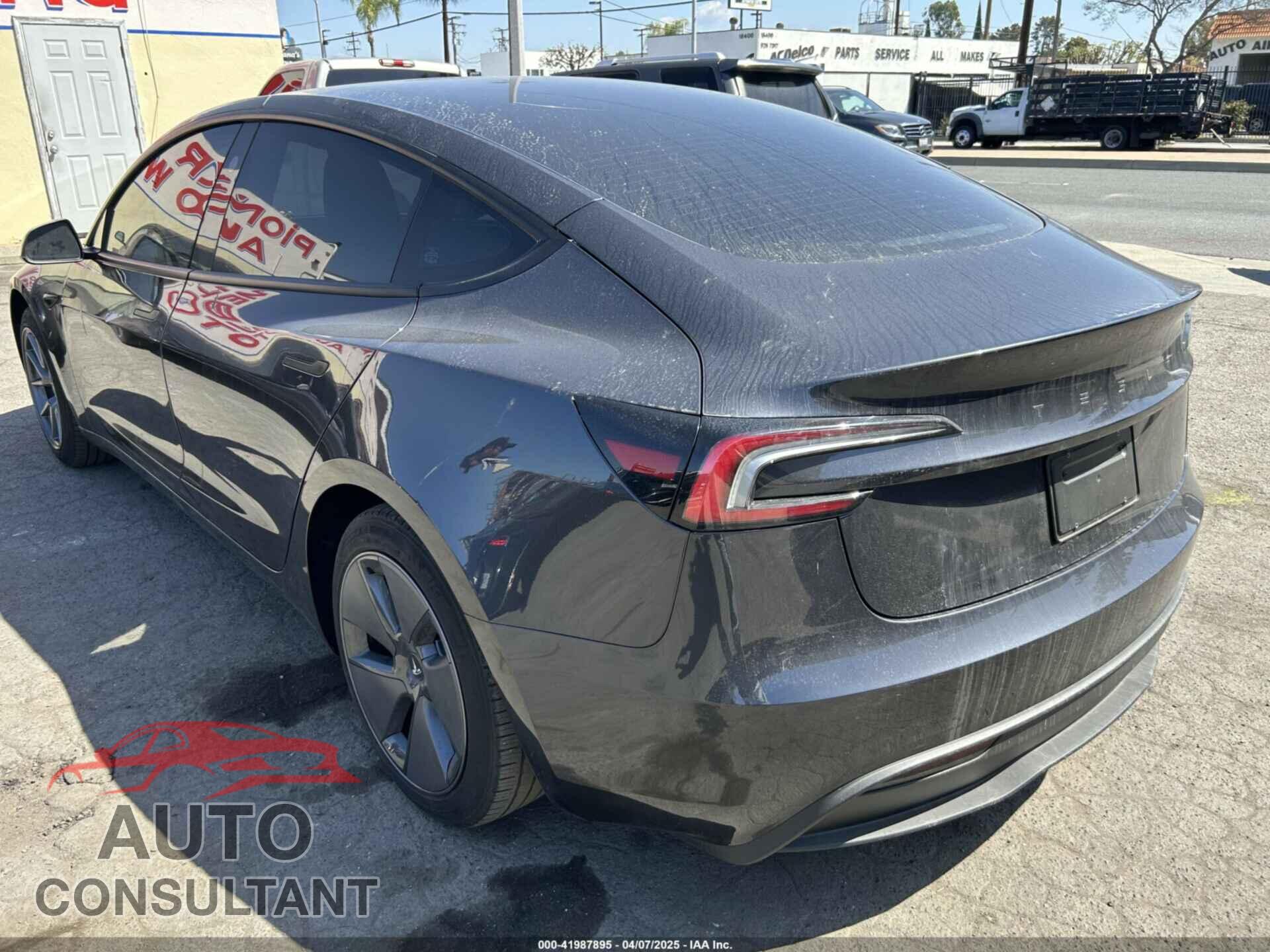 TESLA MODEL 3 2024 - 5YJ3E1EA6RF742780