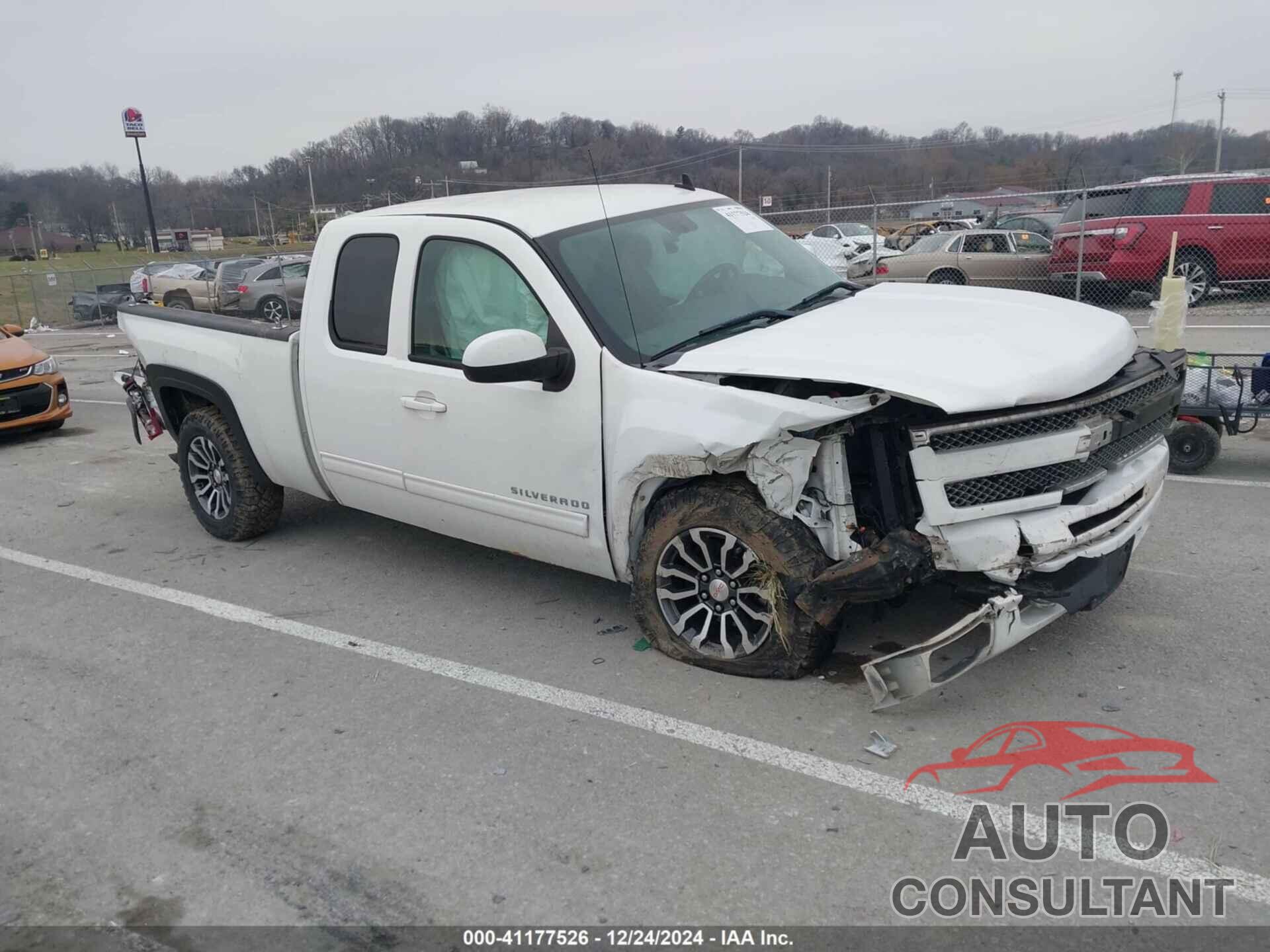 CHEVROLET SILVERADO 1500 2011 - 1GCRKSE36BZ139323