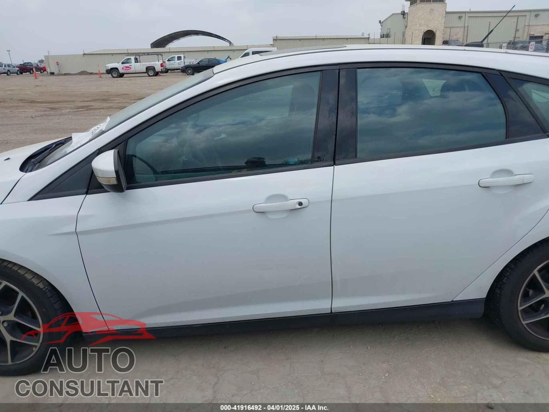 FORD FOCUS 2017 - 1FADP3M24HL342397