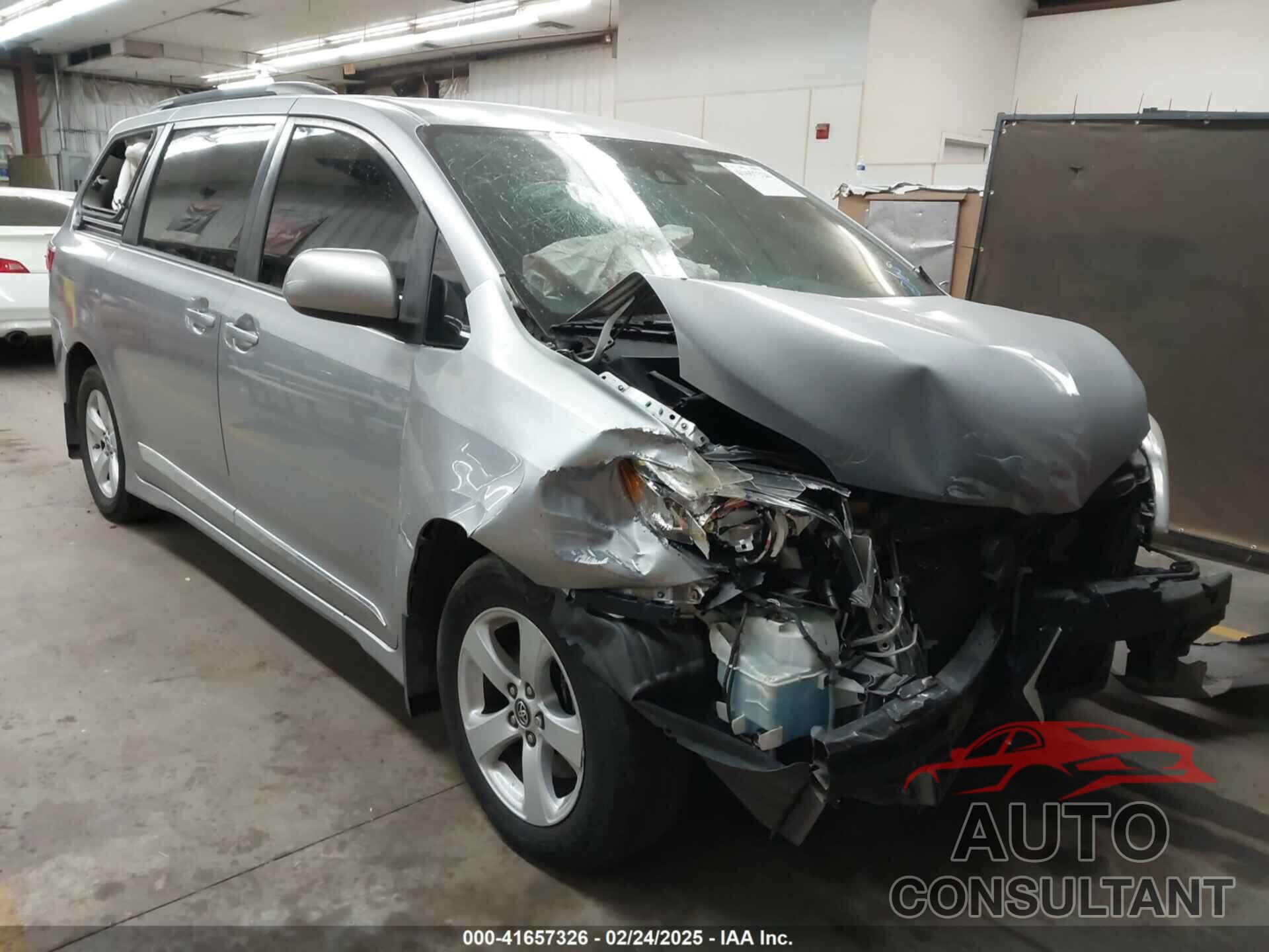 TOYOTA SIENNA 2018 - 5TDKZ3DC3JS913564