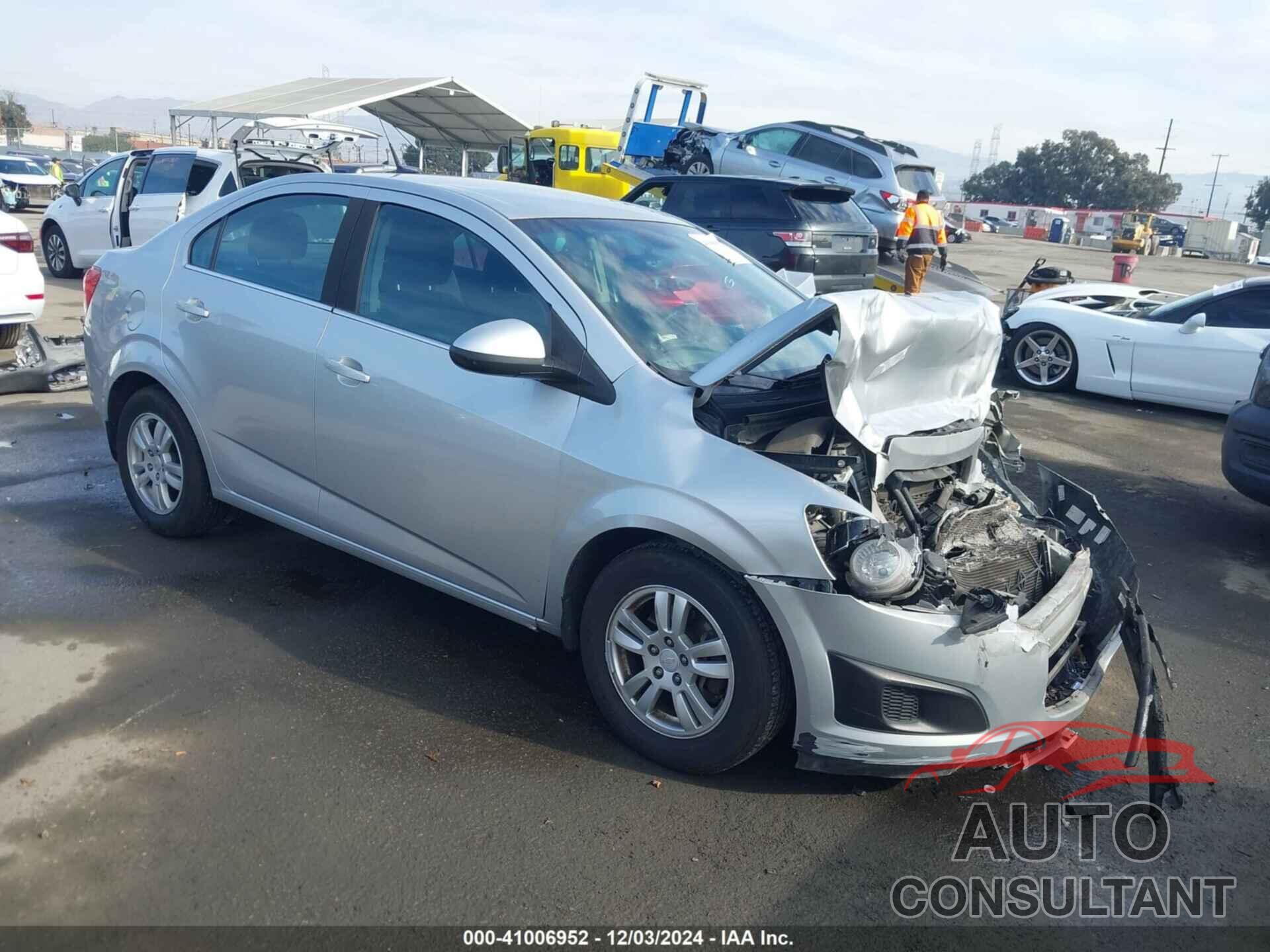 CHEVROLET SONIC 2013 - 1G1JC5SG9D4134211