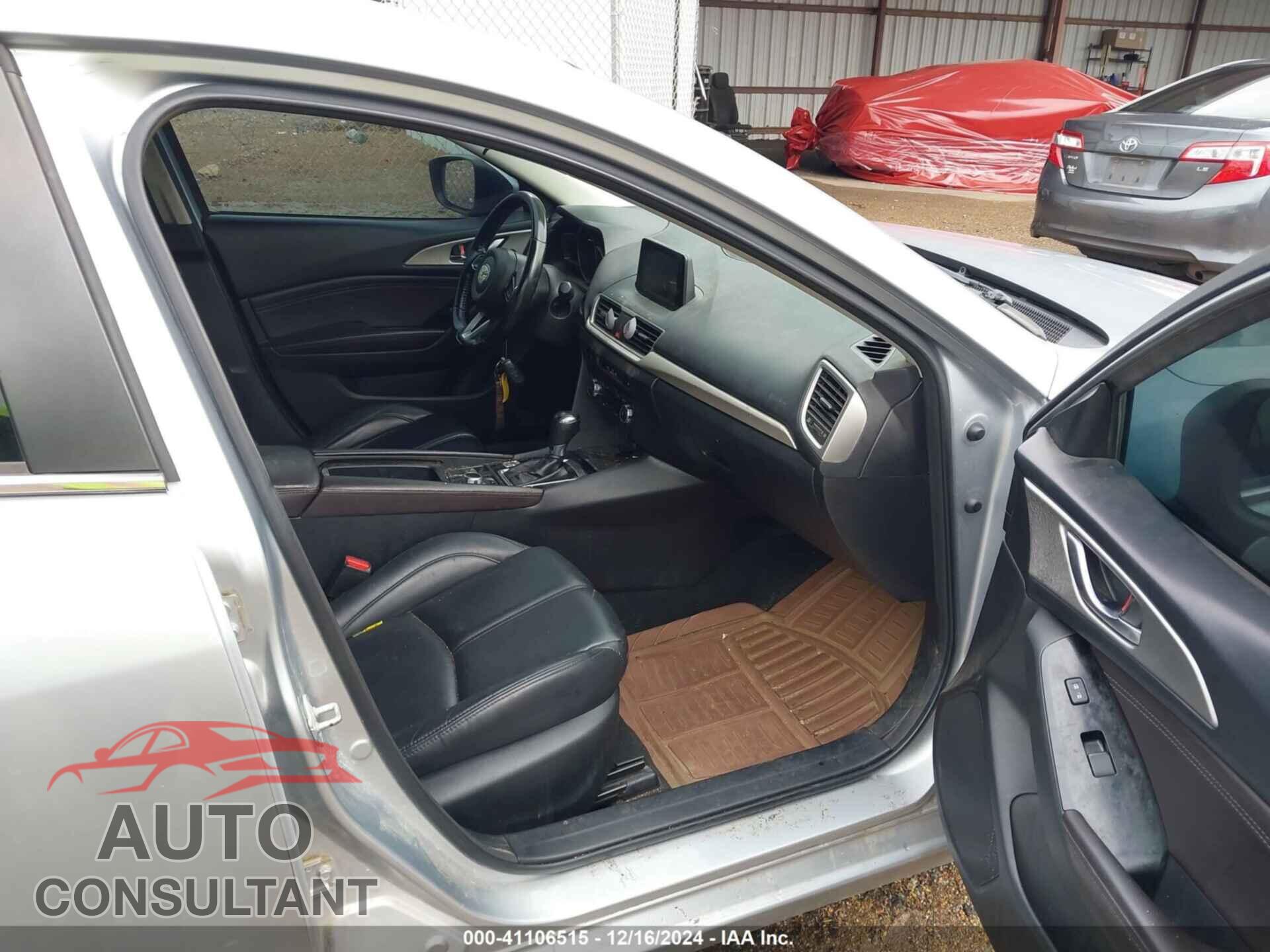 MAZDA 3 2018 - 3MZBN1V32JM201543