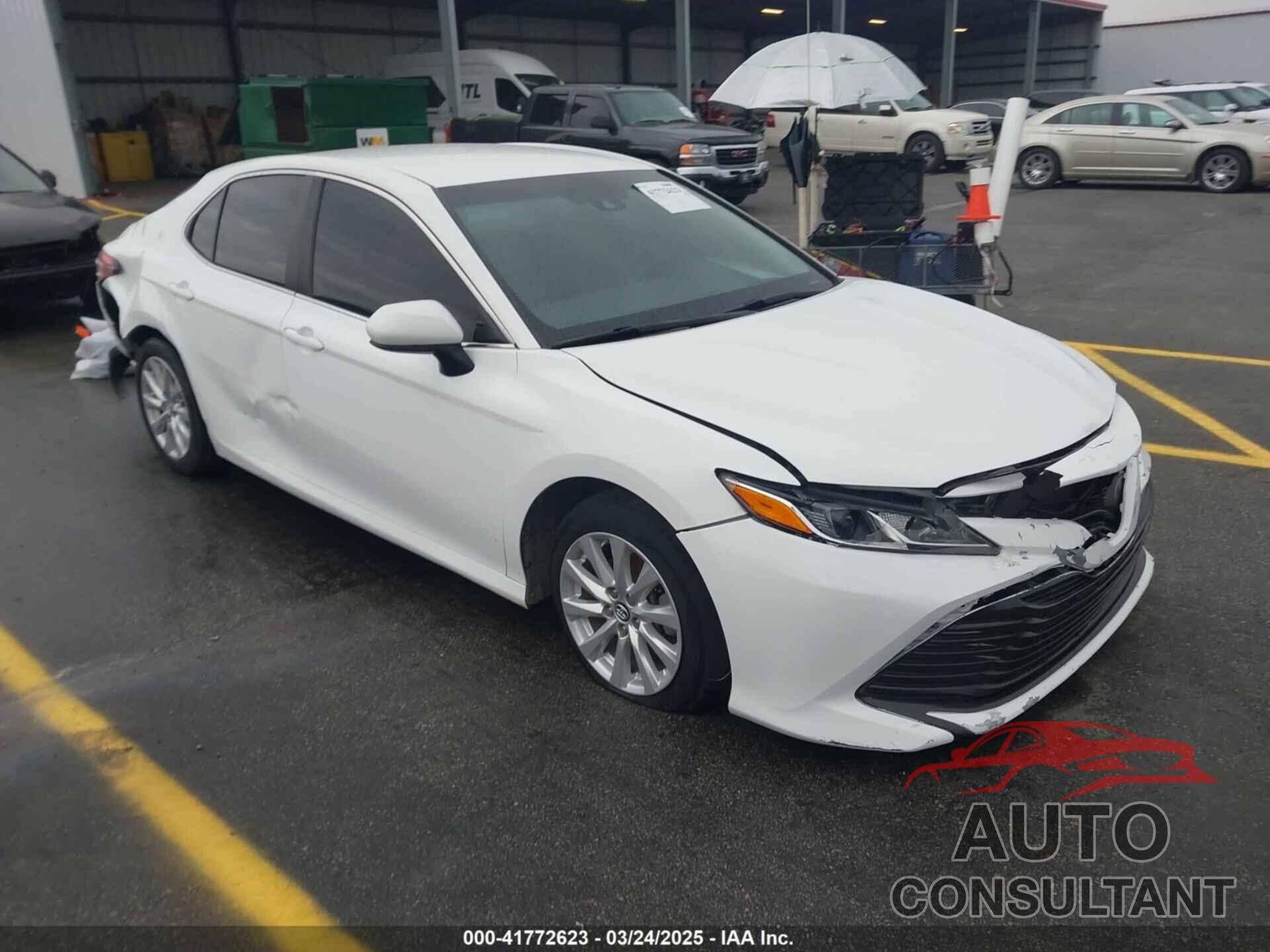 TOYOTA CAMRY 2018 - 4T1B11HK5JU025659