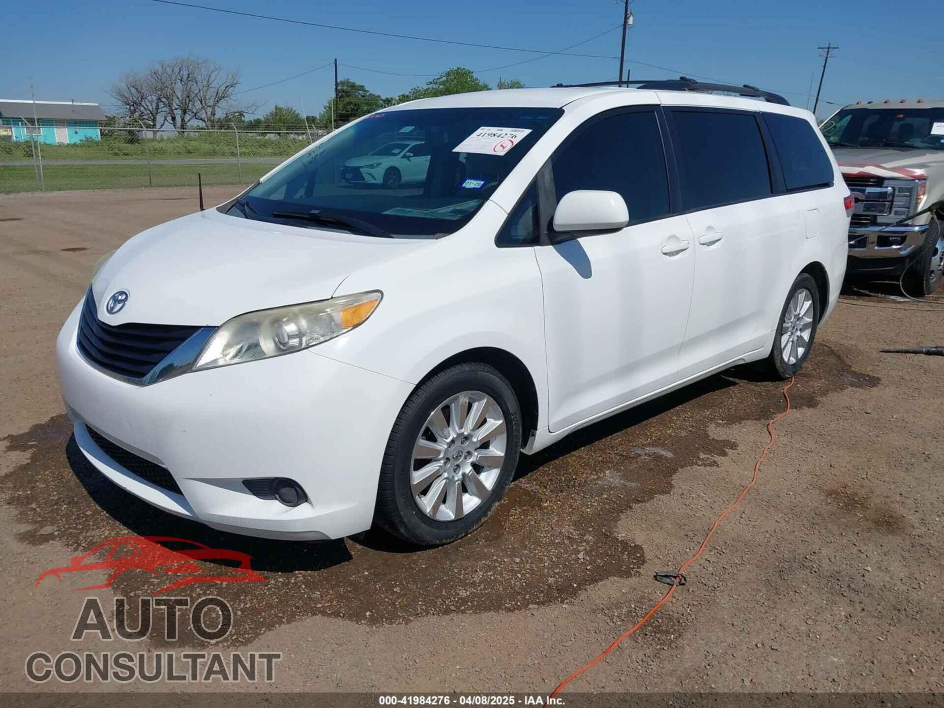 TOYOTA SIENNA 2013 - 5TDJK3DC8DS054928