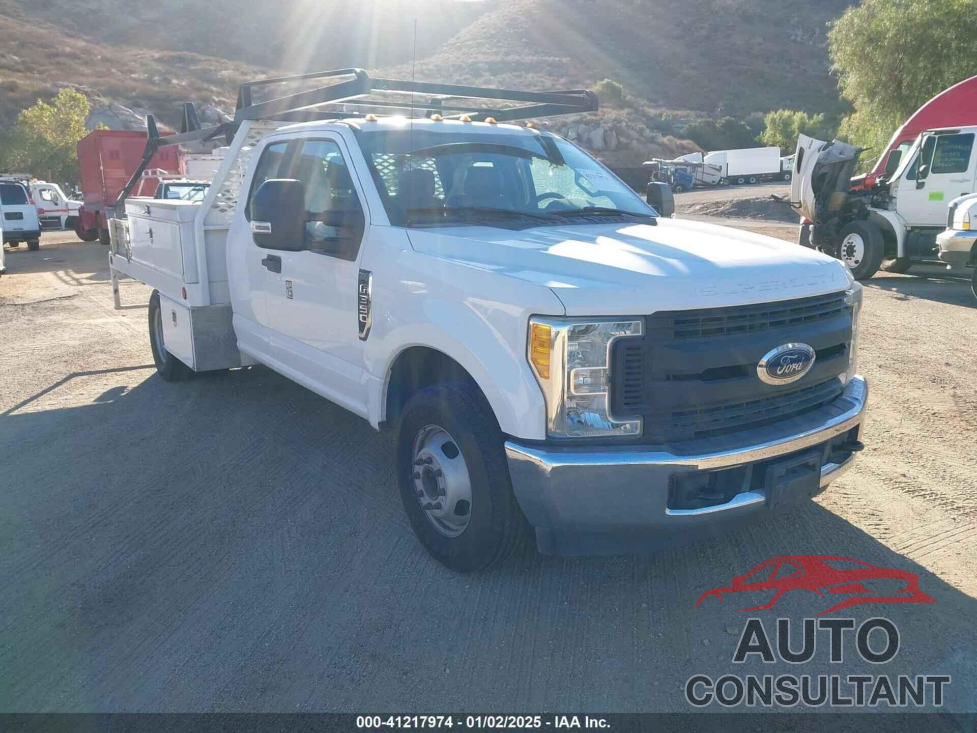 FORD F-350 CHASSIS 2017 - 1FD8X3G64HEB62749