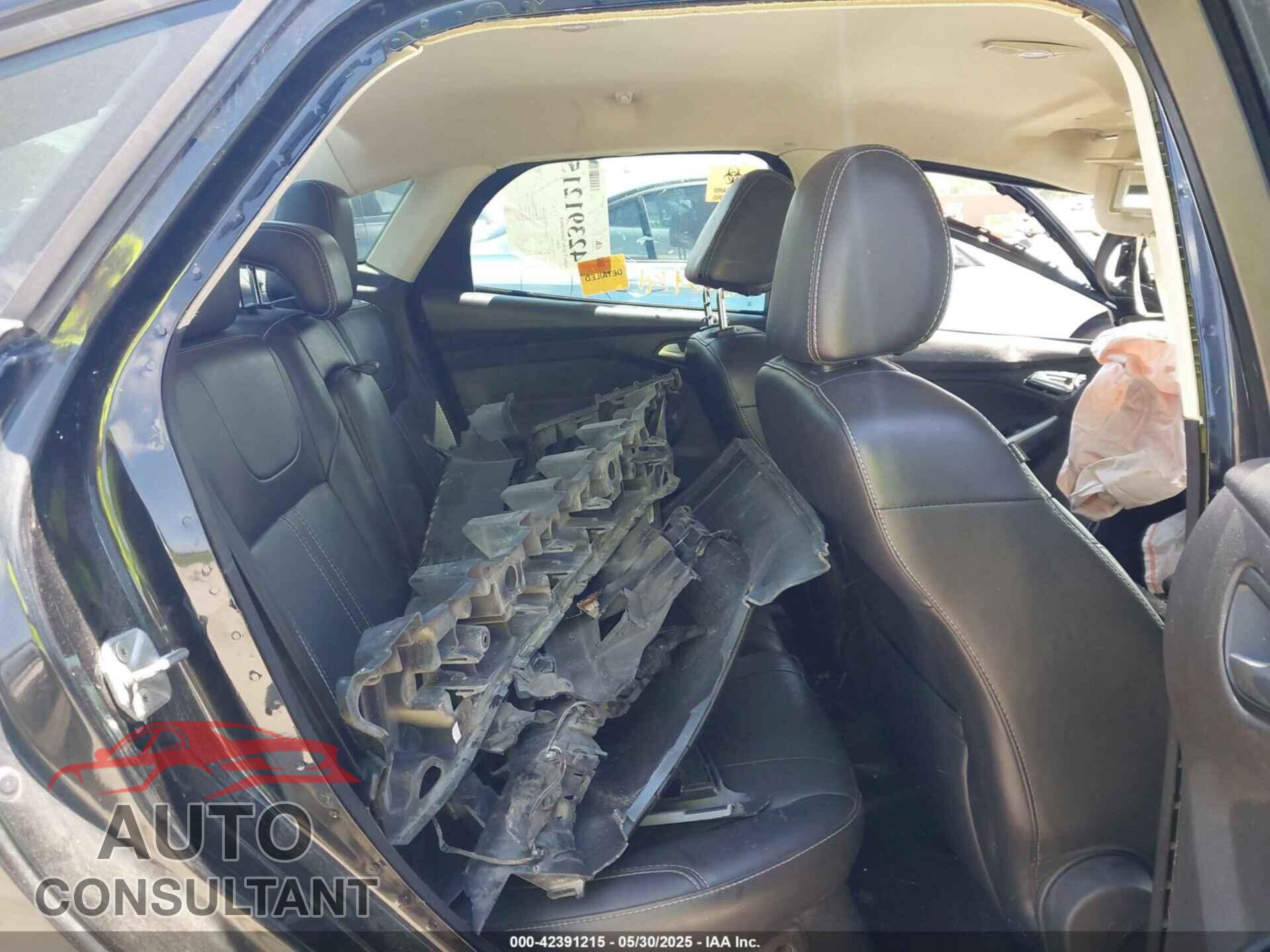 FORD FOCUS 2014 - 1FADP3F22EL237009