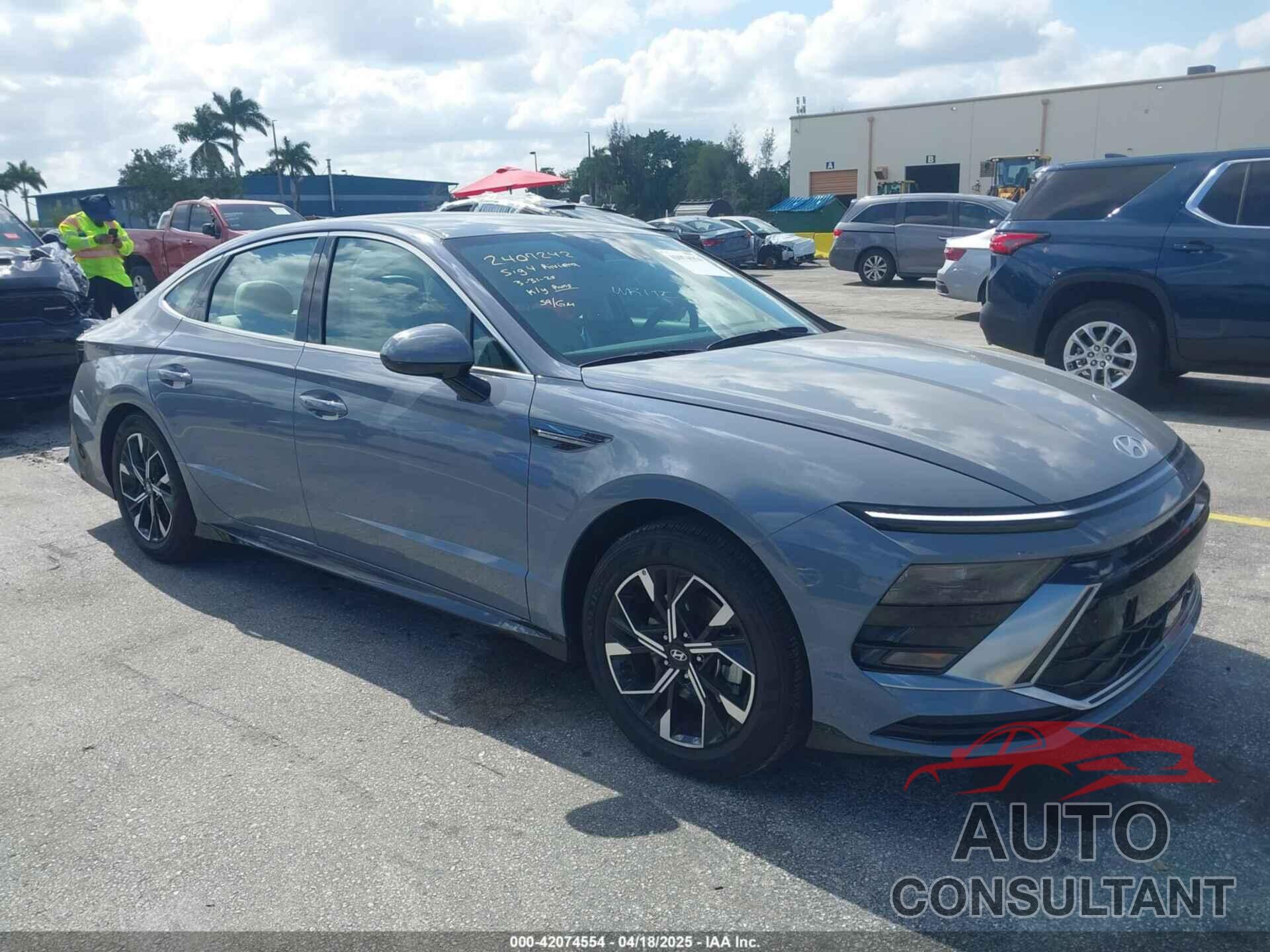 HYUNDAI SONATA 2025 - KMHL64JAXSA452394