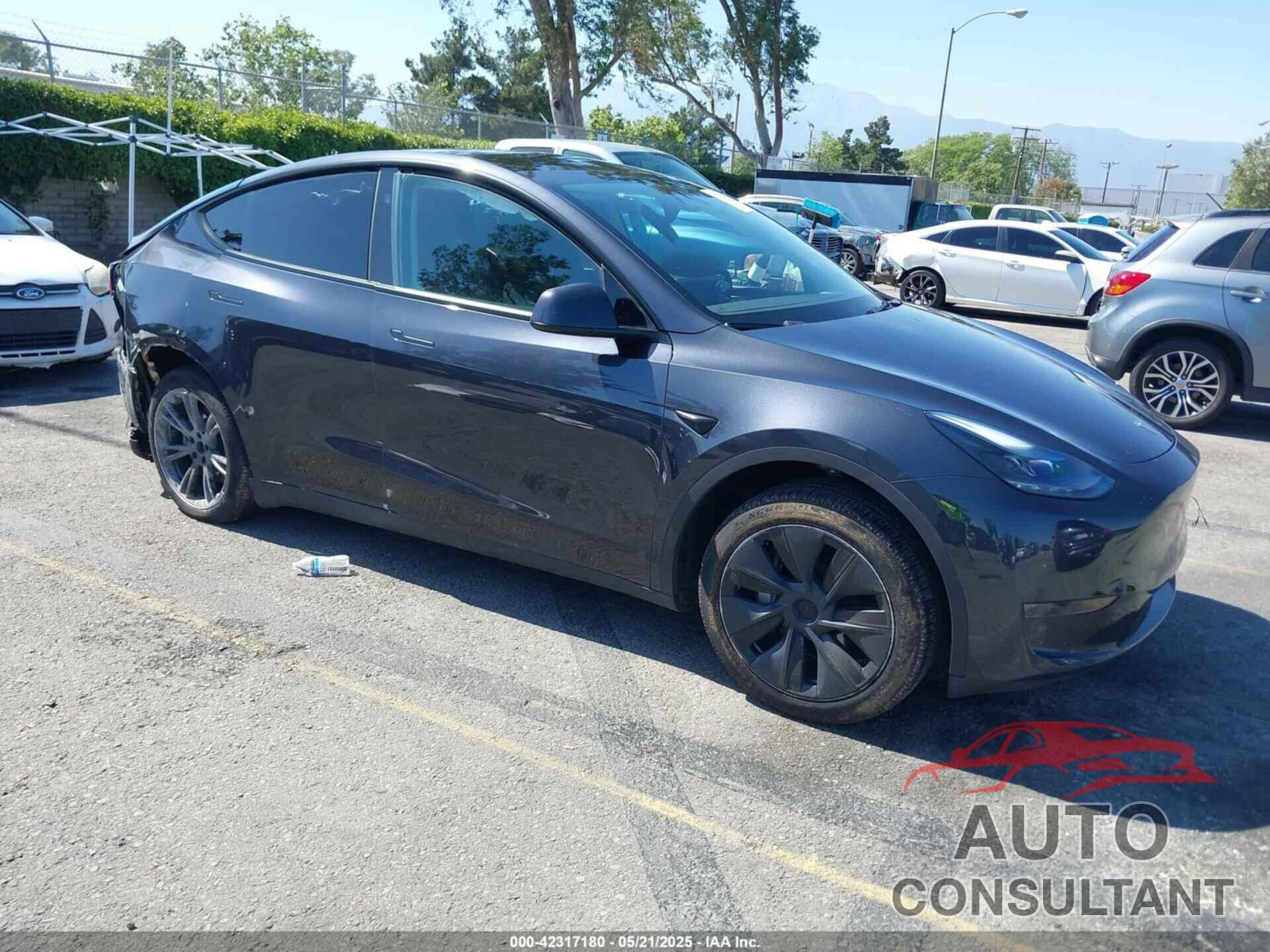 TESLA MODEL Y 2025 - 7SAYGDED1SF220689