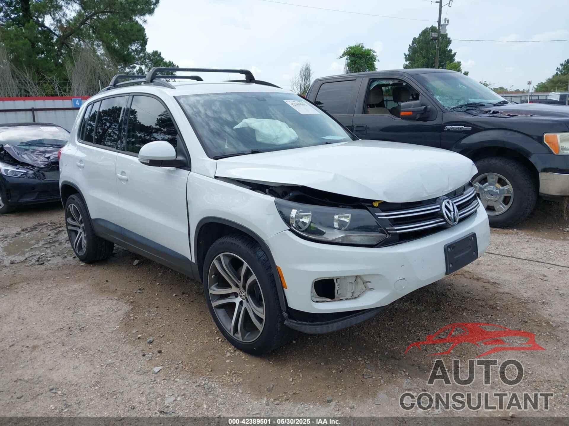VOLKSWAGEN TIGUAN 2016 - WVGAV7AX0GW516985