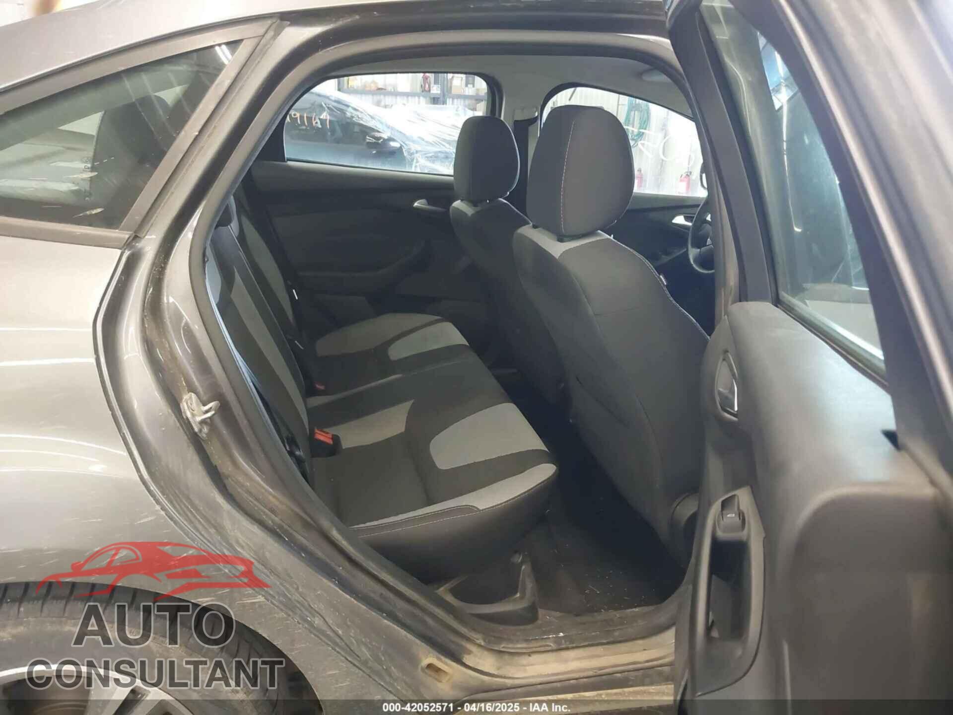 FORD FOCUS 2014 - 1FADP3F21EL299940