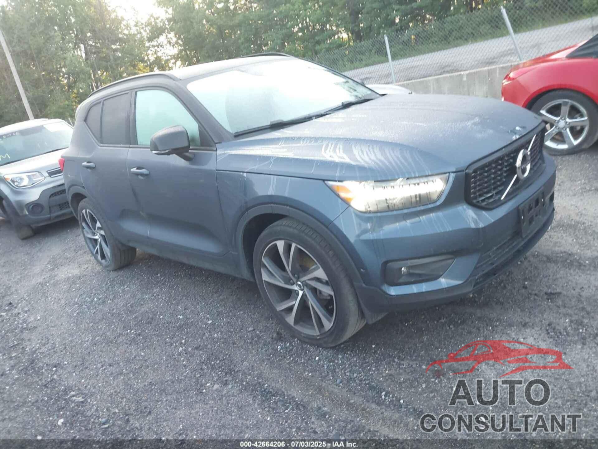 VOLVO XC40 2022 - YV4162UM7N2642168