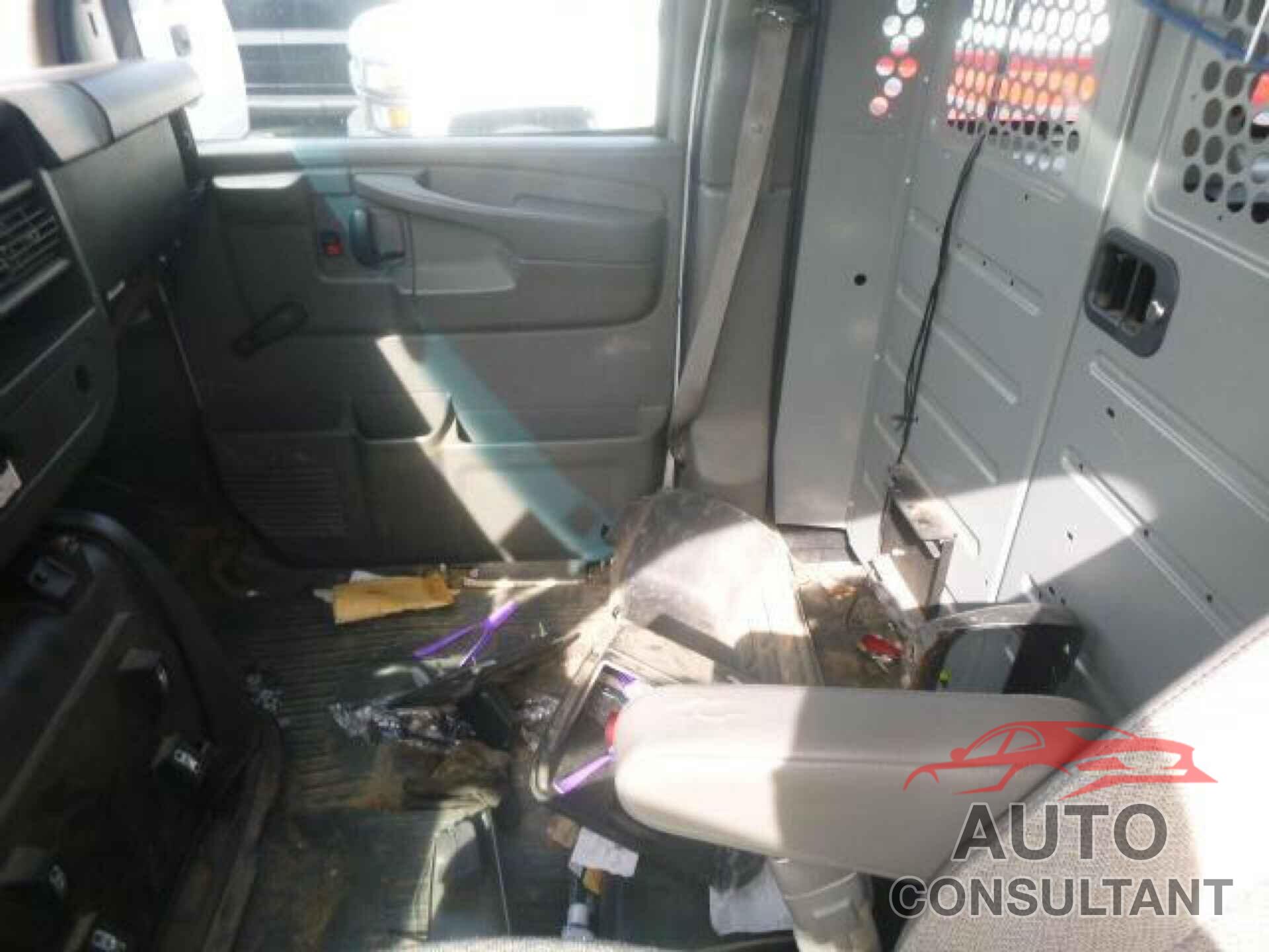 CHEVROLET EXPRESS G2500 2011 - 1GCWGFCB4B1123531