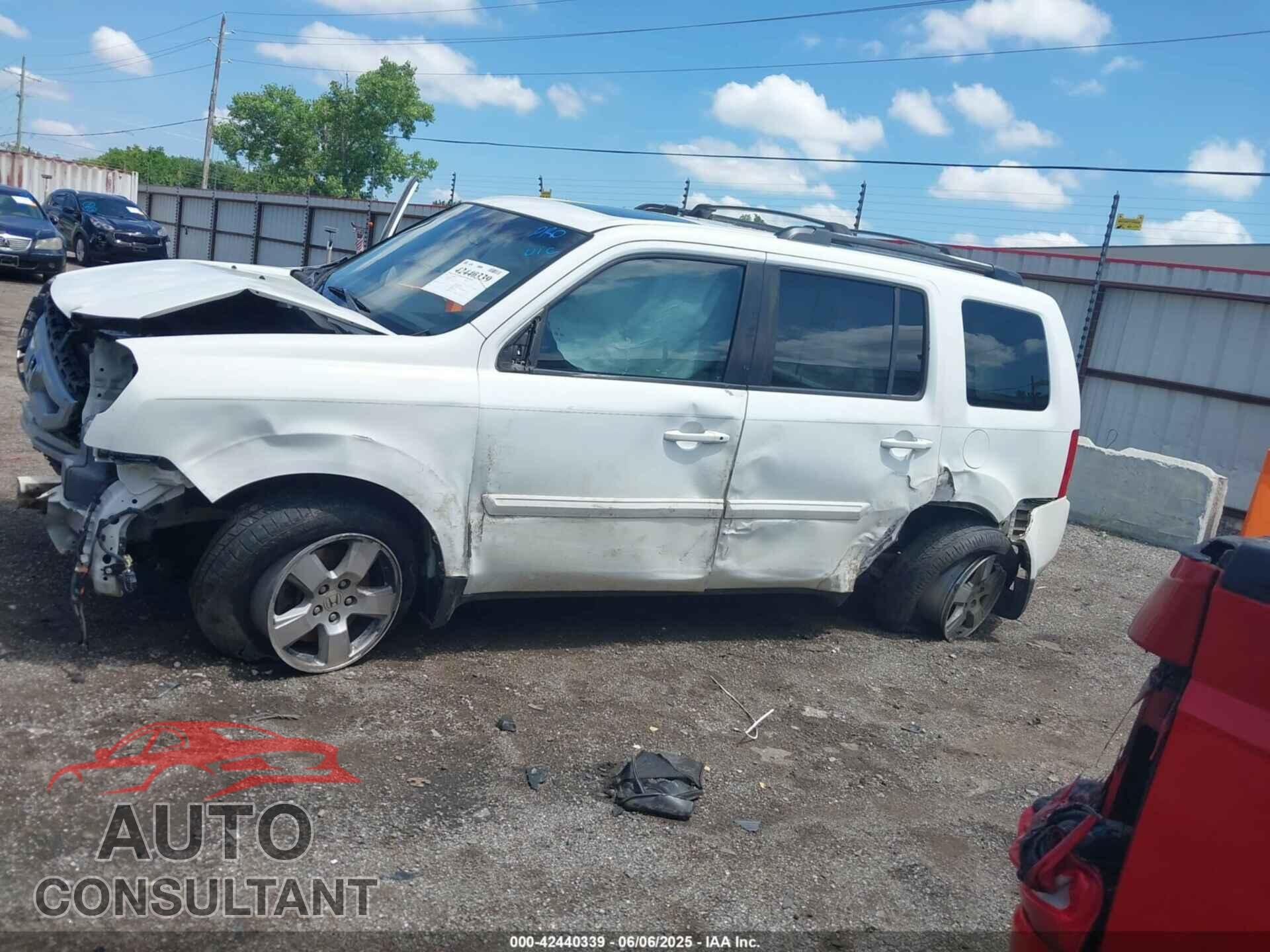 HONDA PILOT 2011 - 5FNYF3H61BB051751