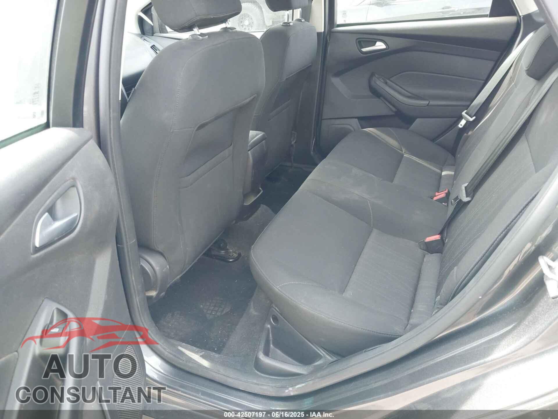FORD FOCUS 2015 - 1FADP3F20FL269846