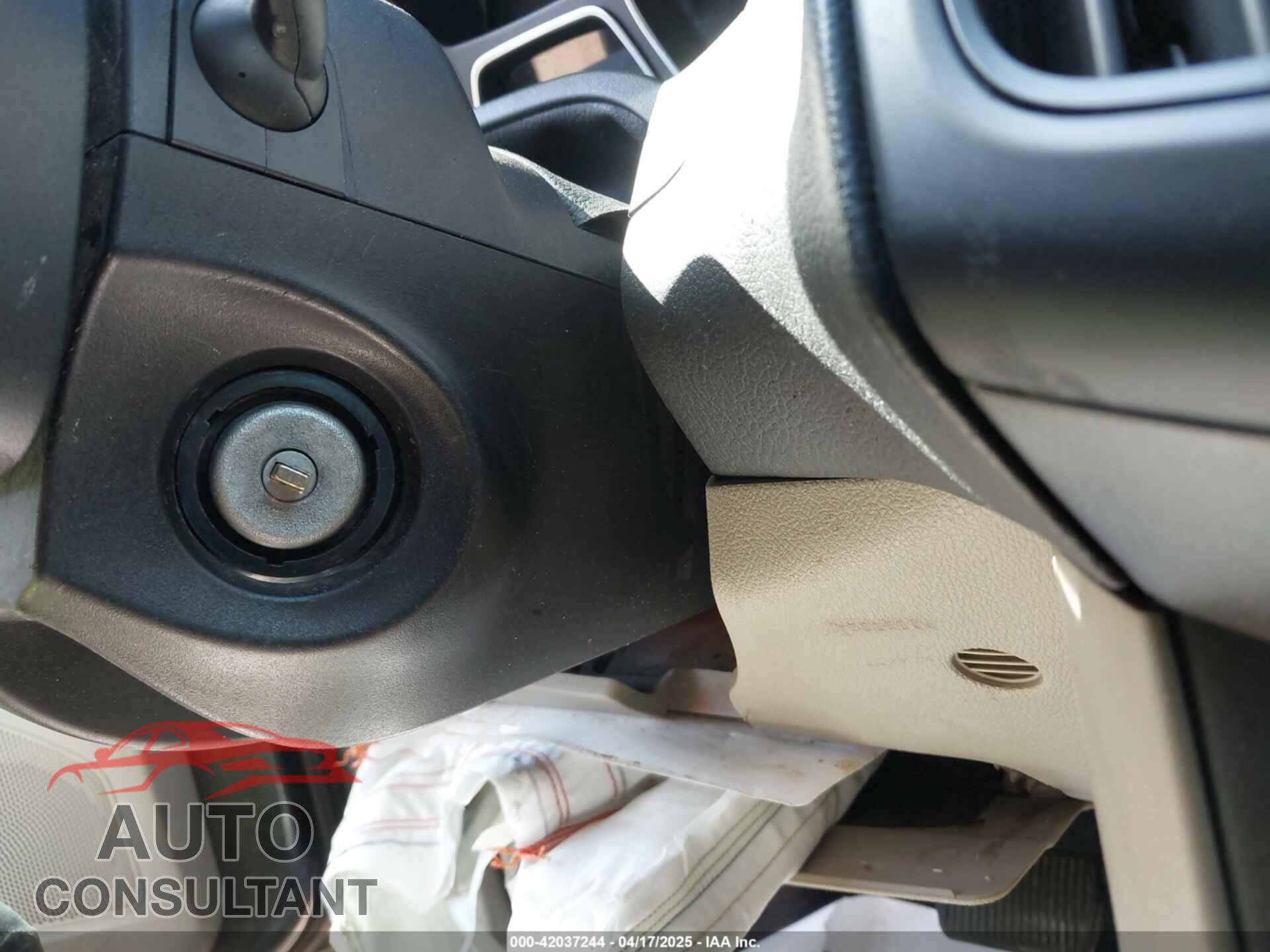 FORD FOCUS 2015 - 1FADP3F29FL268677