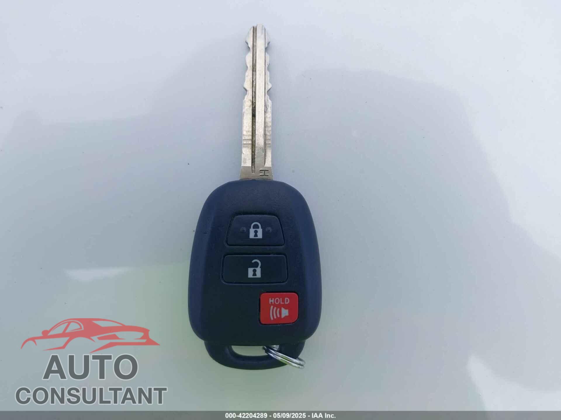 TOYOTA RAV4 2017 - JTMRFREV0HD202243