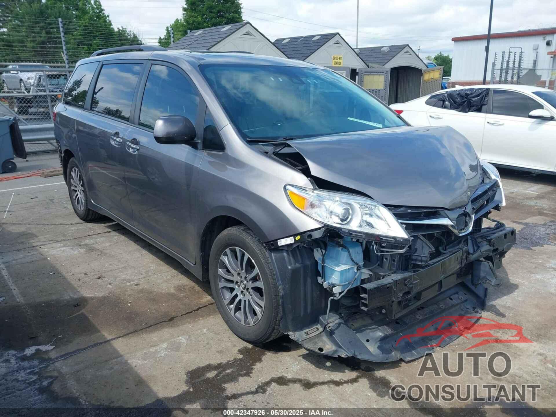 TOYOTA SIENNA 2018 - 5TDYZ3DC6JS939876