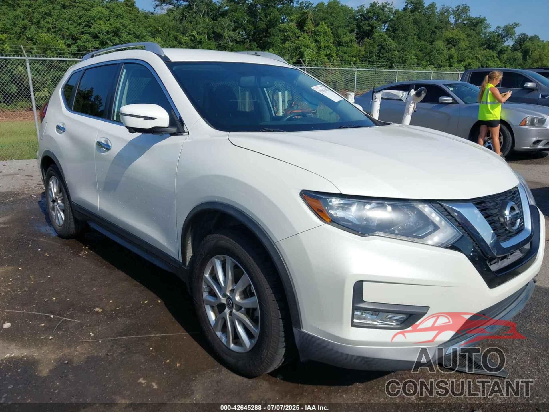 NISSAN ROGUE 2017 - KNMAT2MT6HP566937