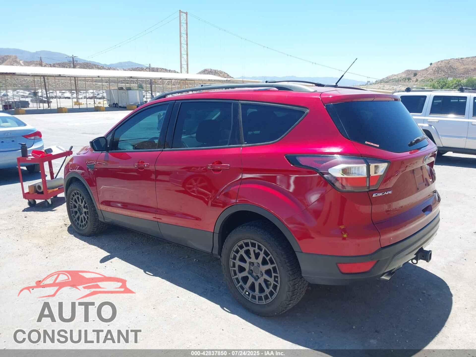 FORD ESCAPE 2017 - 1FMCU0G96HUB61037