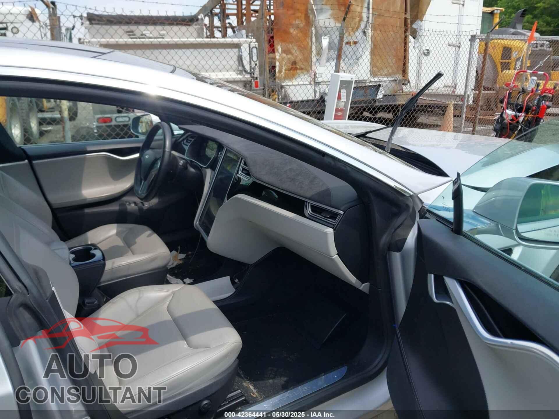 TESLA MODEL S 2015 - 5YJSA1E22FF116770