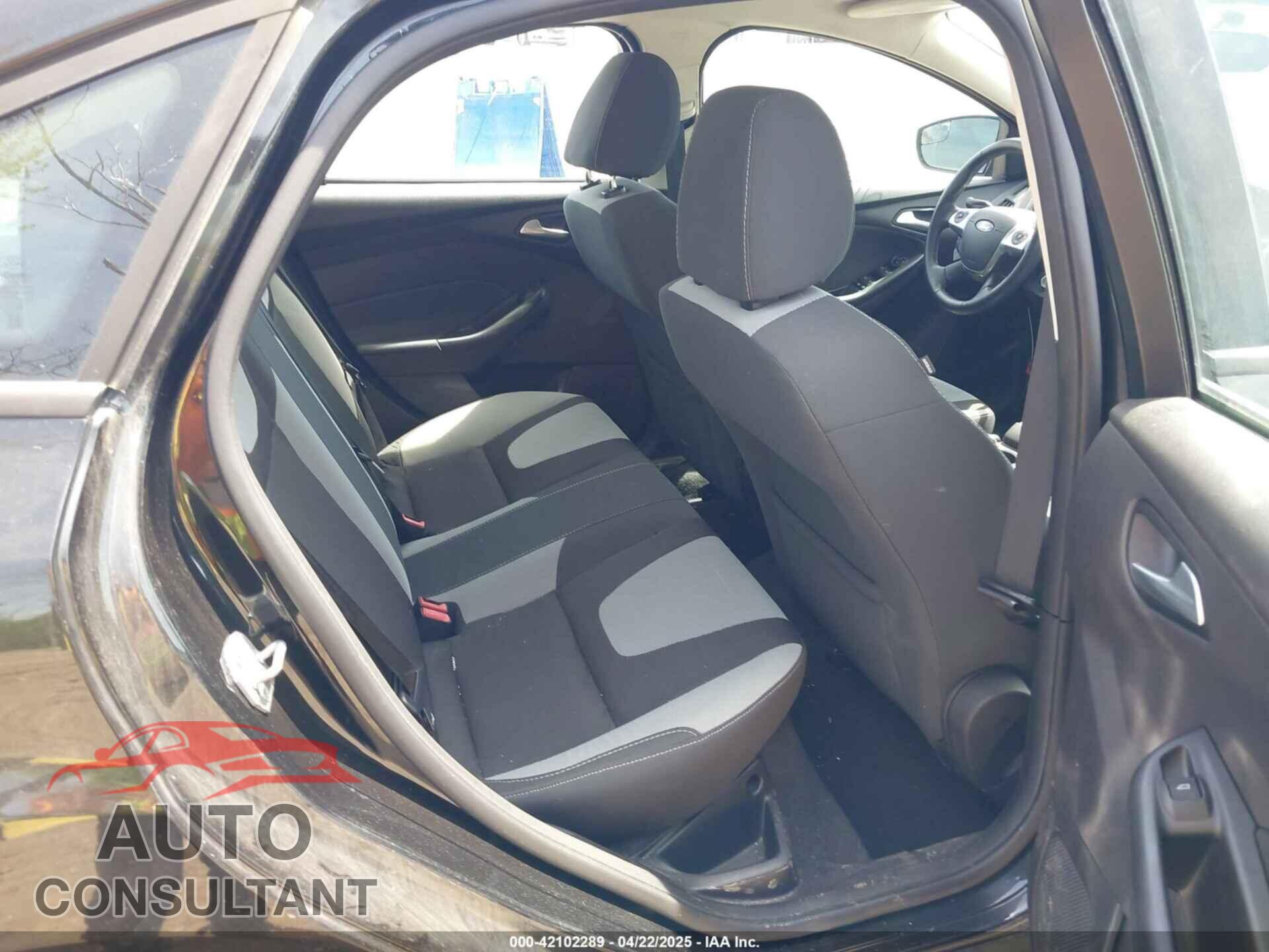 FORD FOCUS 2014 - 1FADP3F27EL217368
